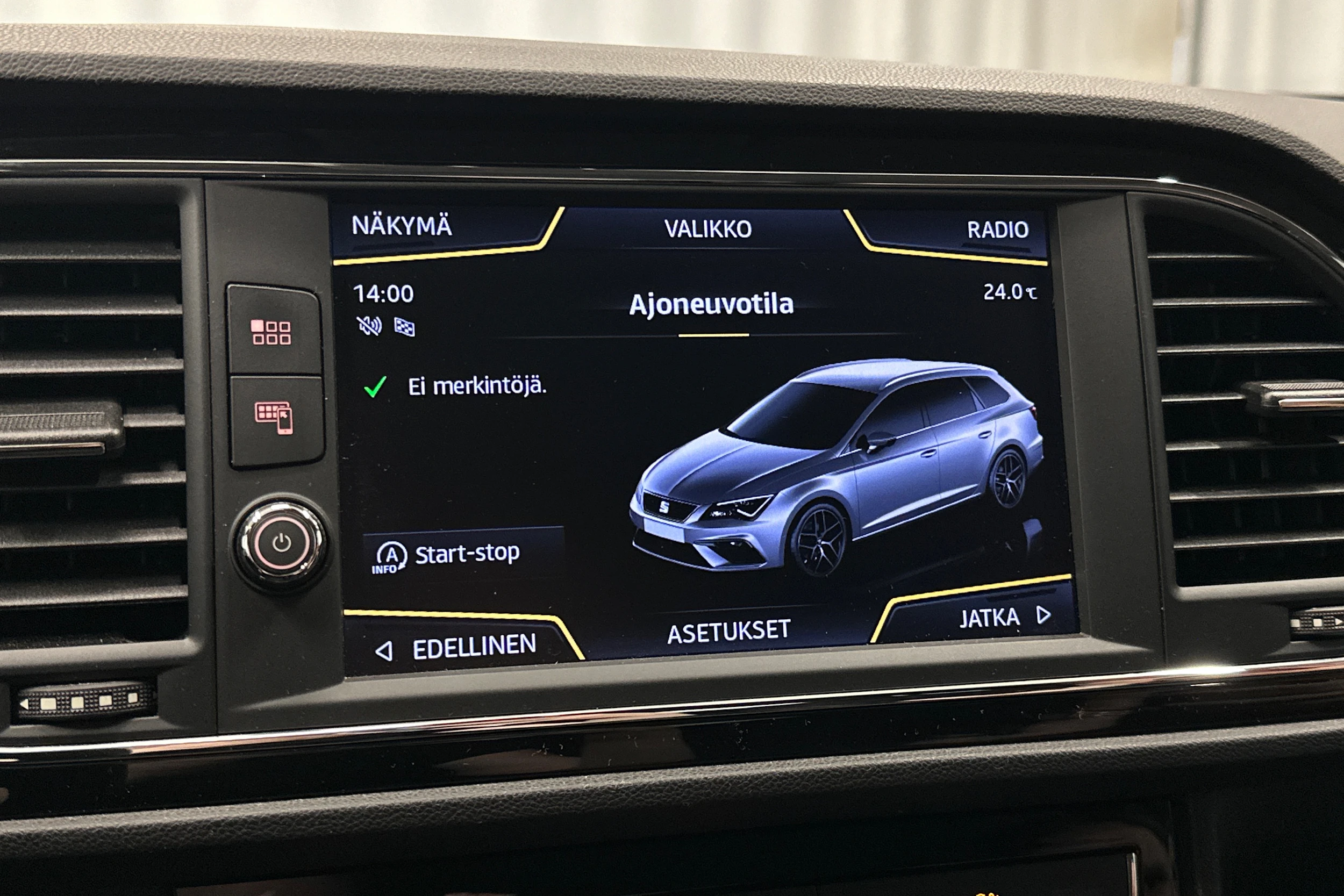 valkoinen SEAT Leon ST 2018 kuva 16.