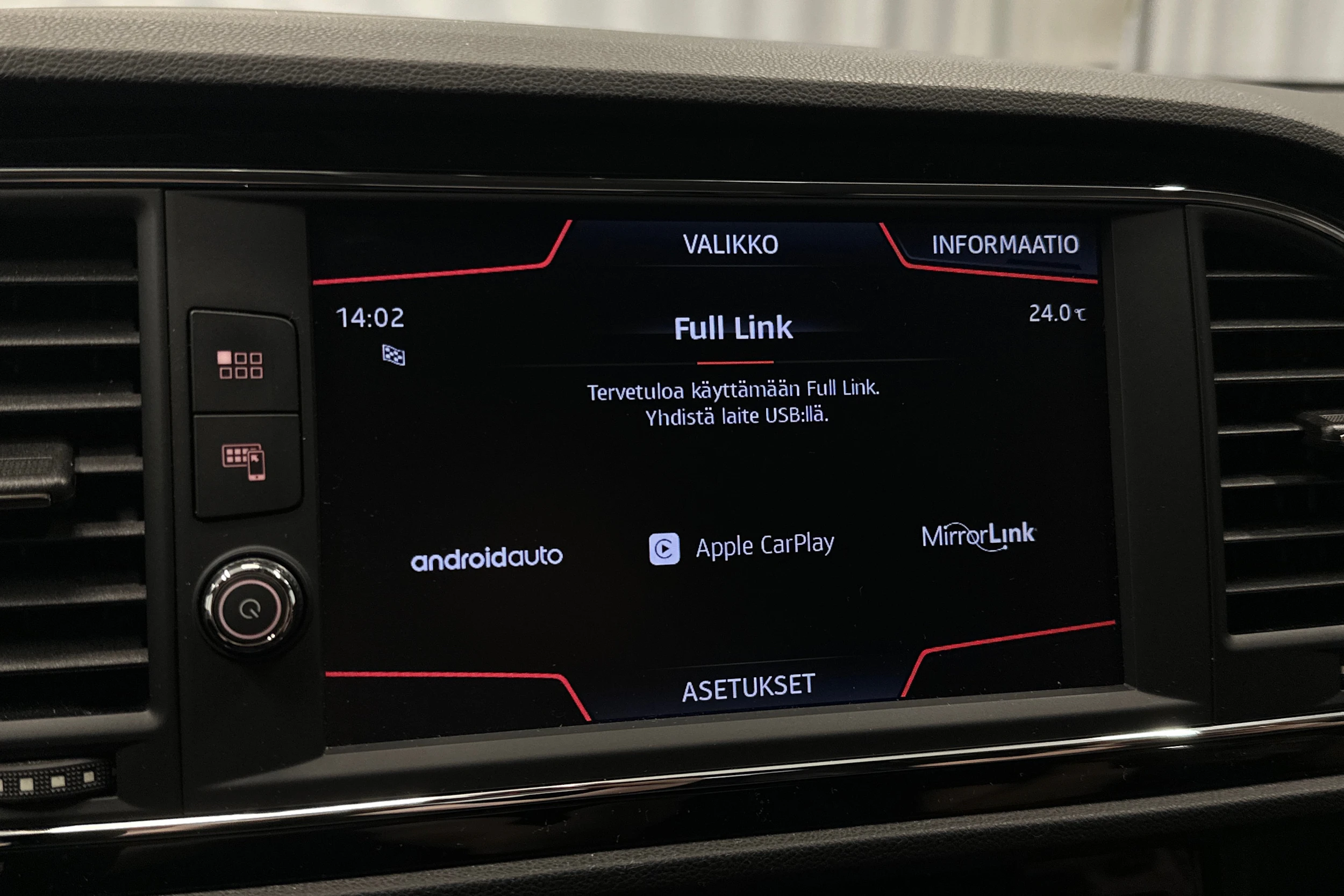 valkoinen SEAT Leon ST 2018 kuva 22.