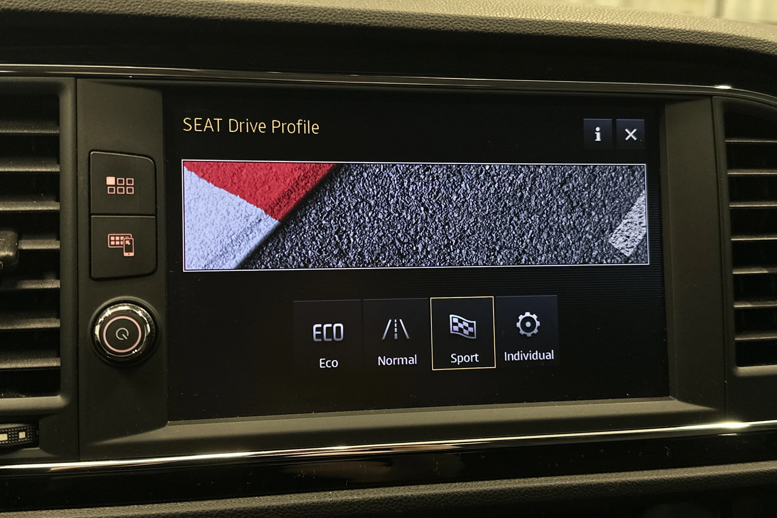 valkoinen SEAT Leon ST 2018 kuva 28.