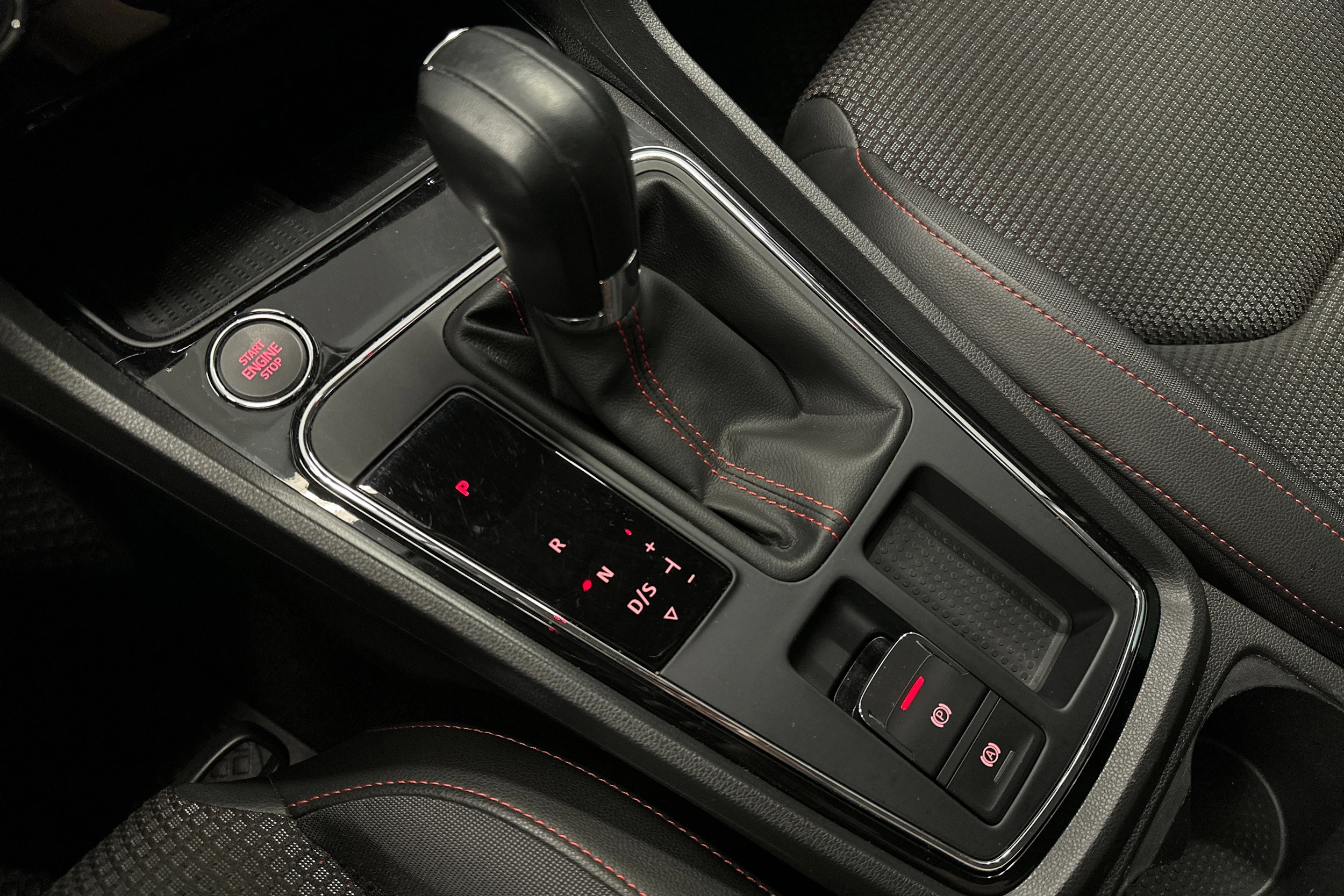valkoinen SEAT Leon ST 2018 kuva 29.