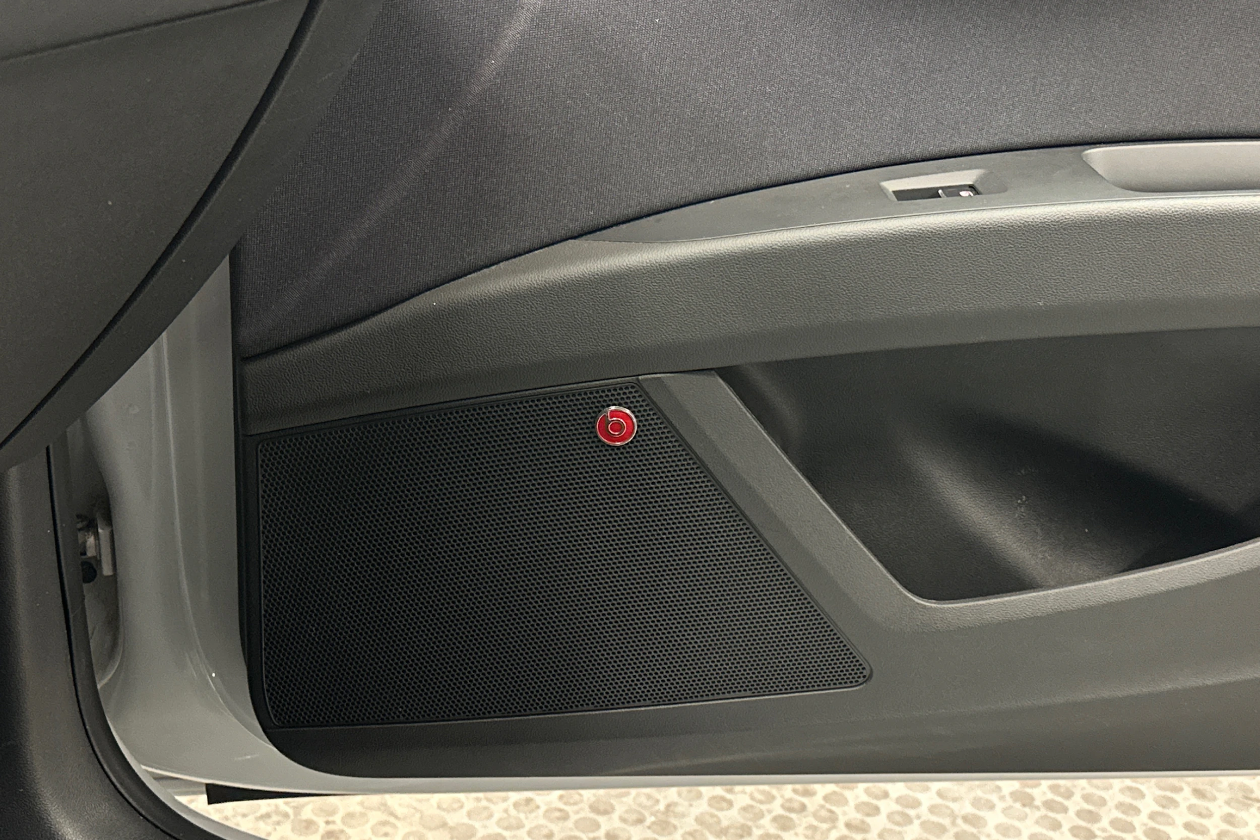valkoinen SEAT Leon ST 2018 kuva 30.