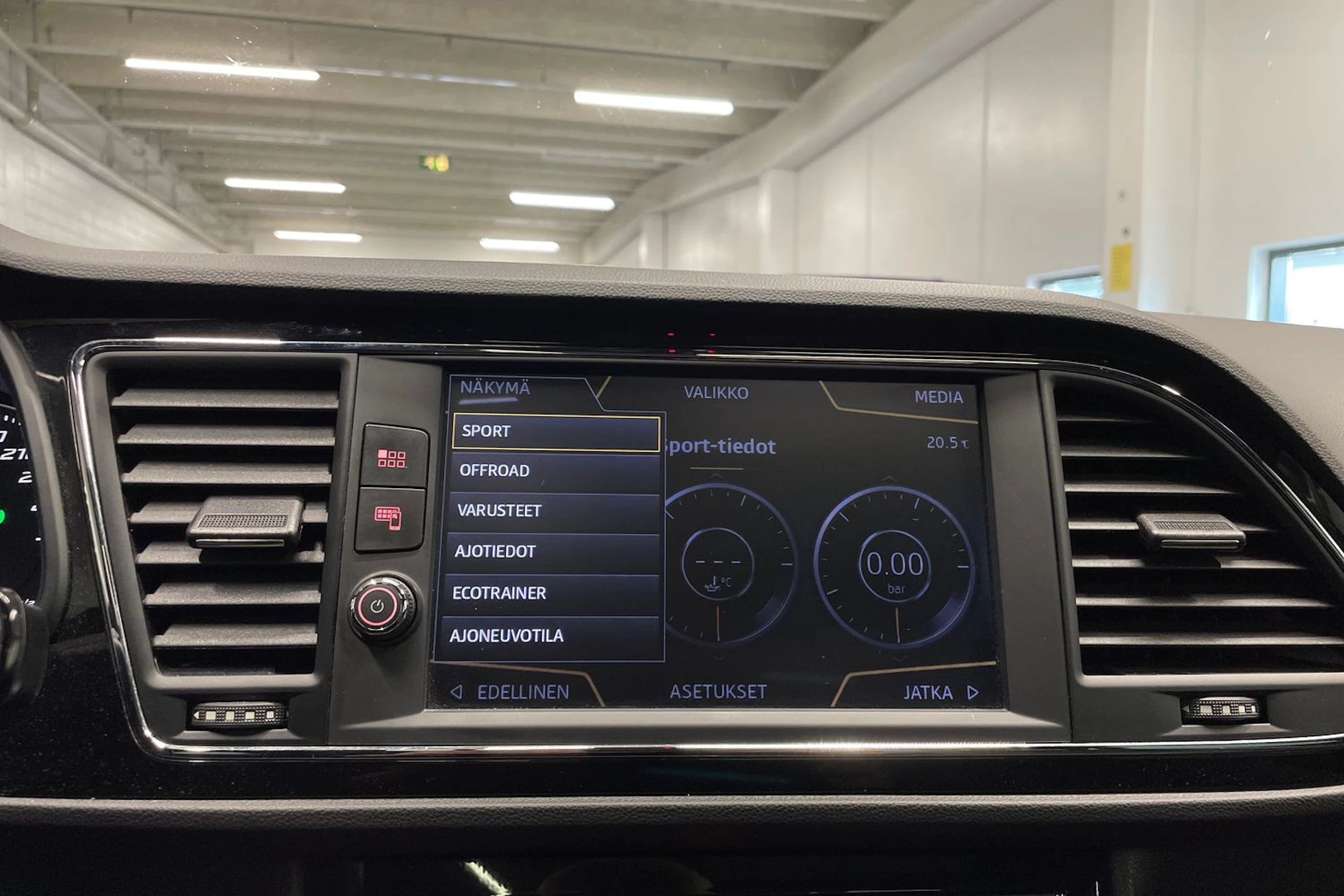 musta SEAT Leon ST 2018 kuva 15.