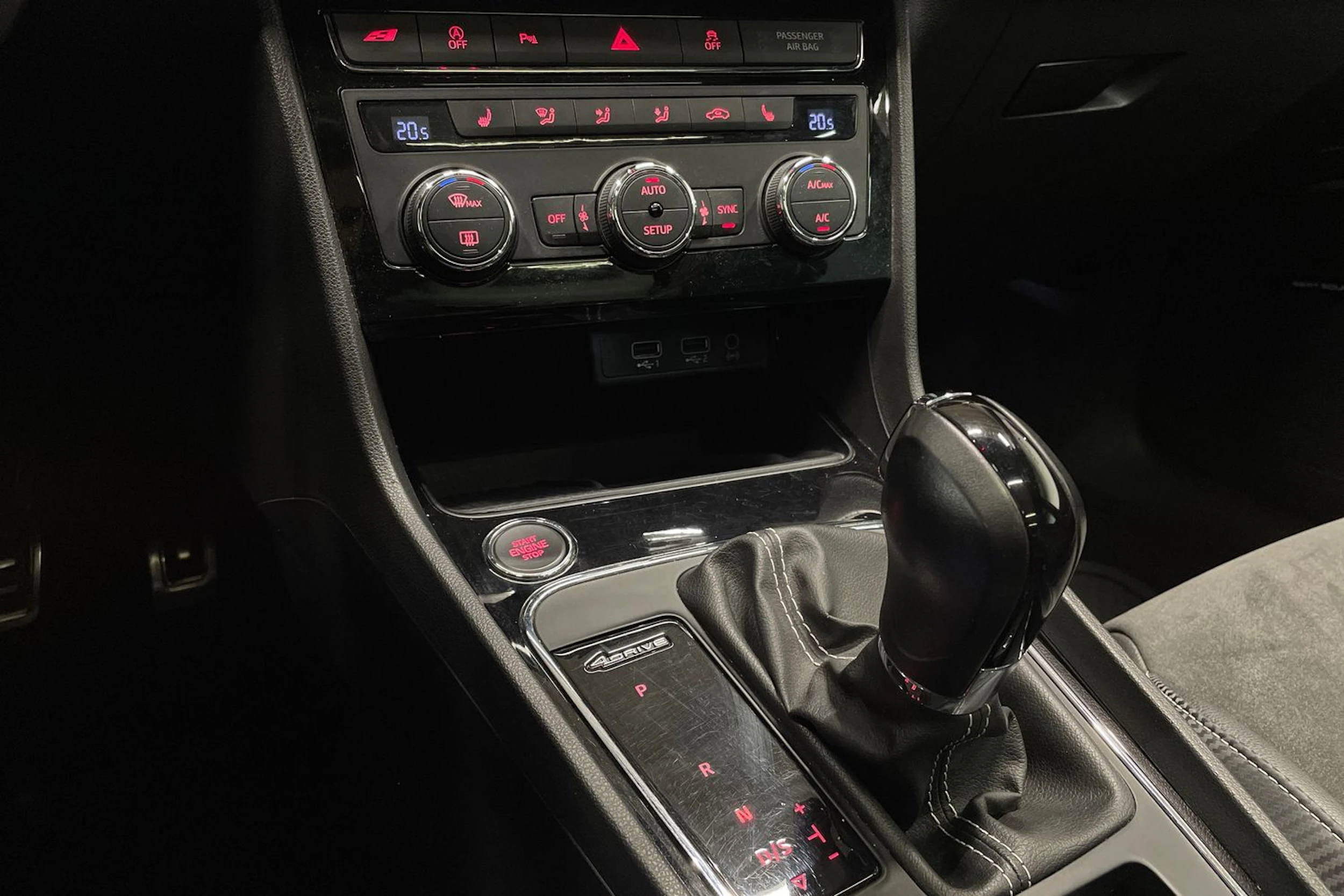 musta SEAT Leon ST 2018 kuva 18.