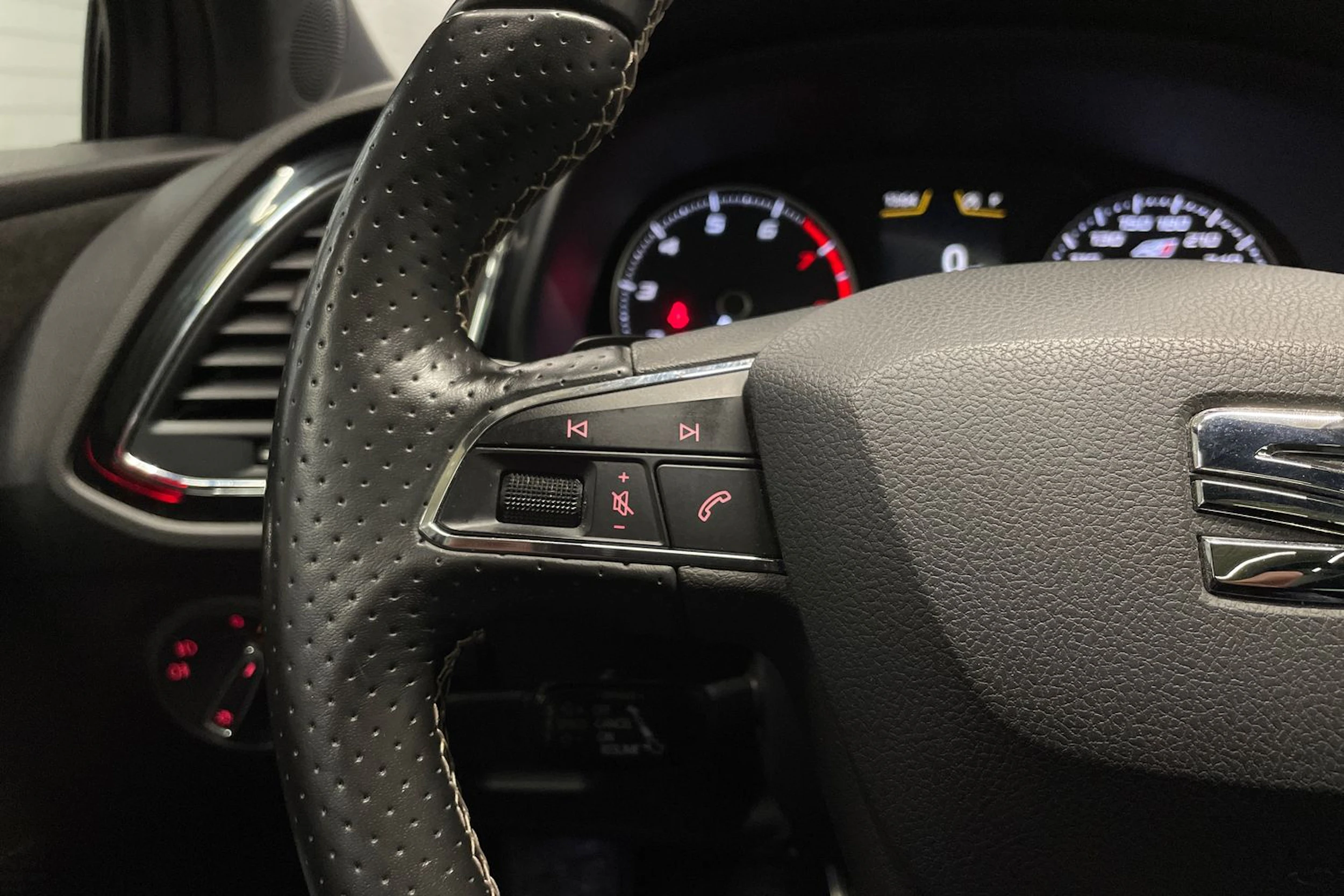 musta SEAT Leon ST 2018 kuva 20.