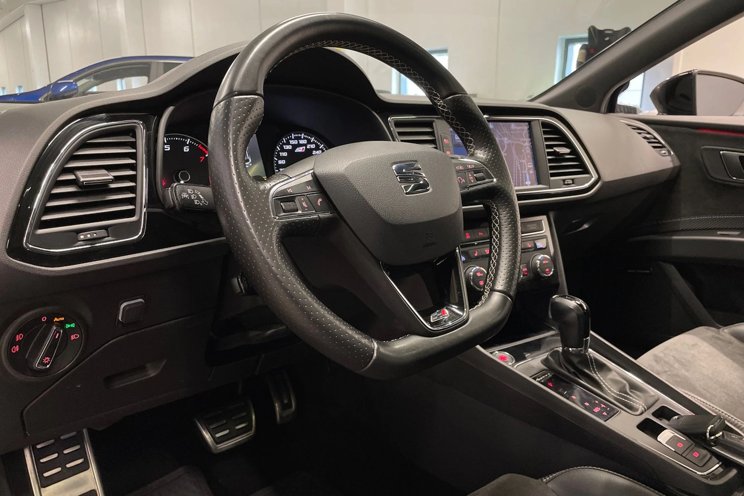 musta SEAT Leon ST 2018 kuva 25.