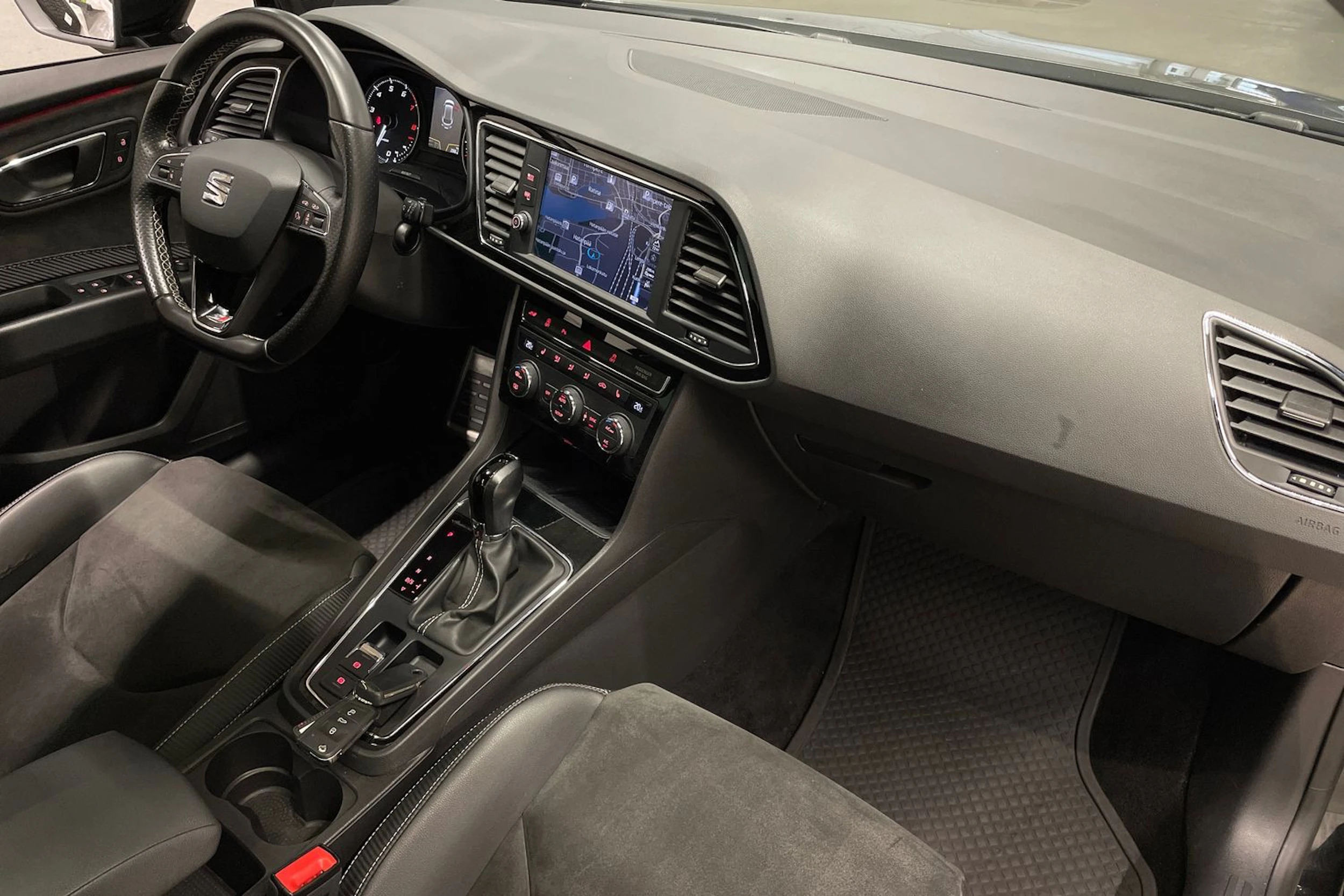 musta SEAT Leon ST 2018 kuva 27.