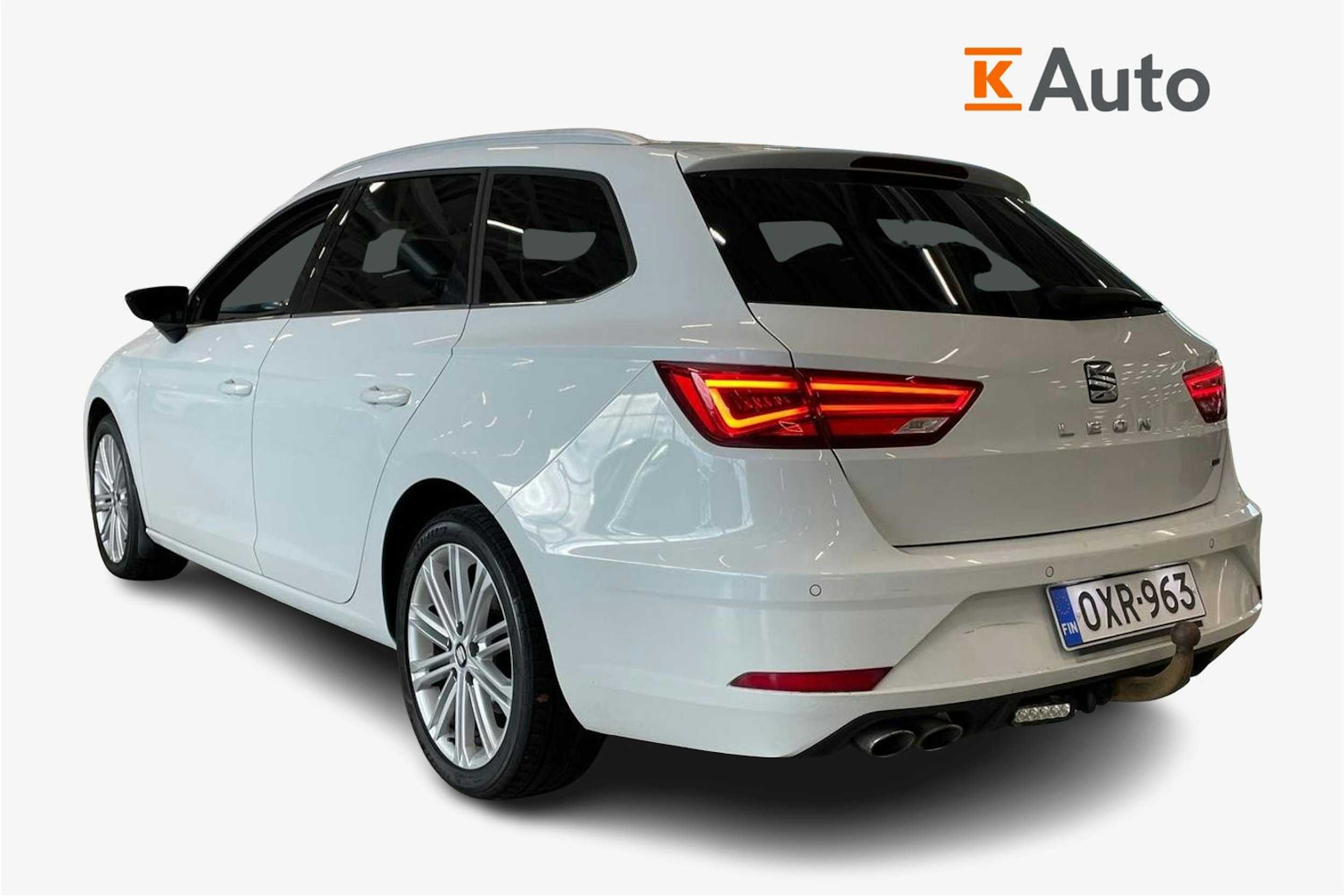valkoinen SEAT Leon ST 2018 kuva 2.