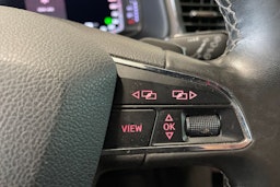valkoinen SEAT Leon ST 2018 kuva 16.