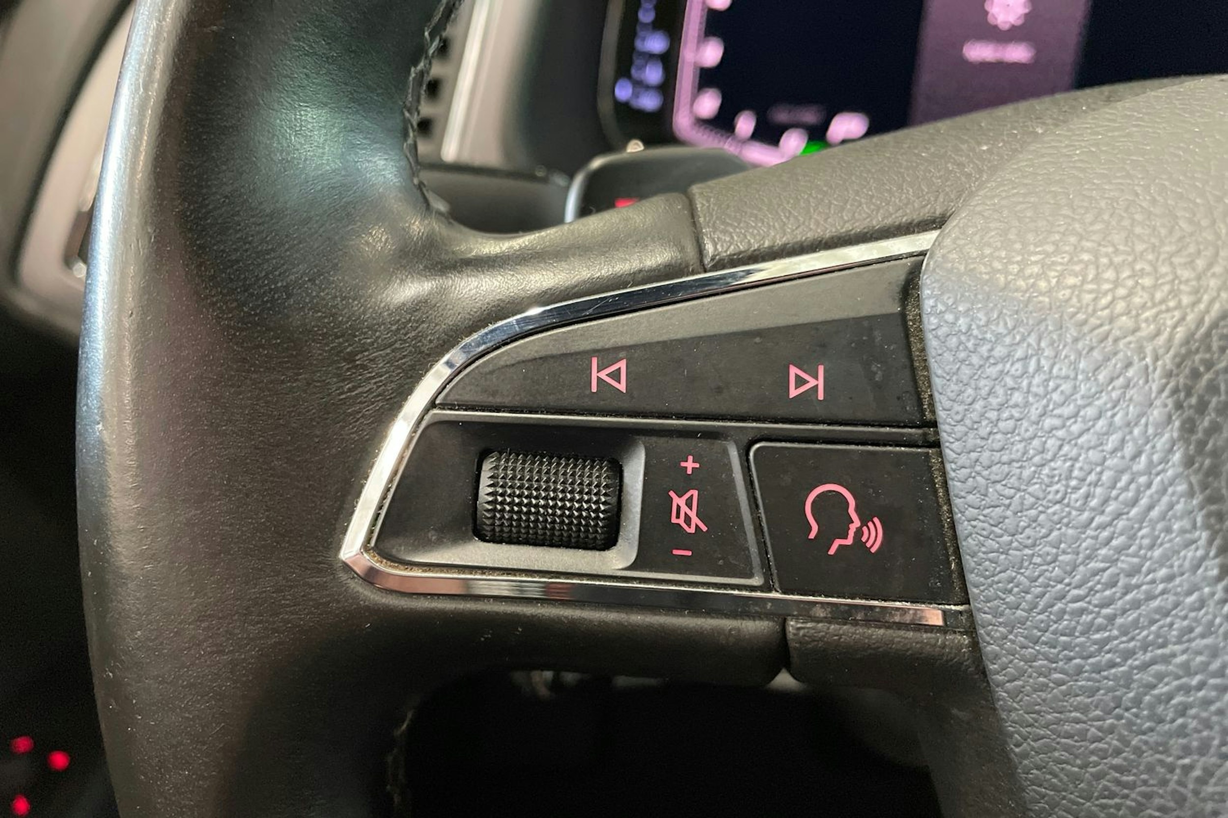valkoinen SEAT Leon ST 2018 kuva 17.