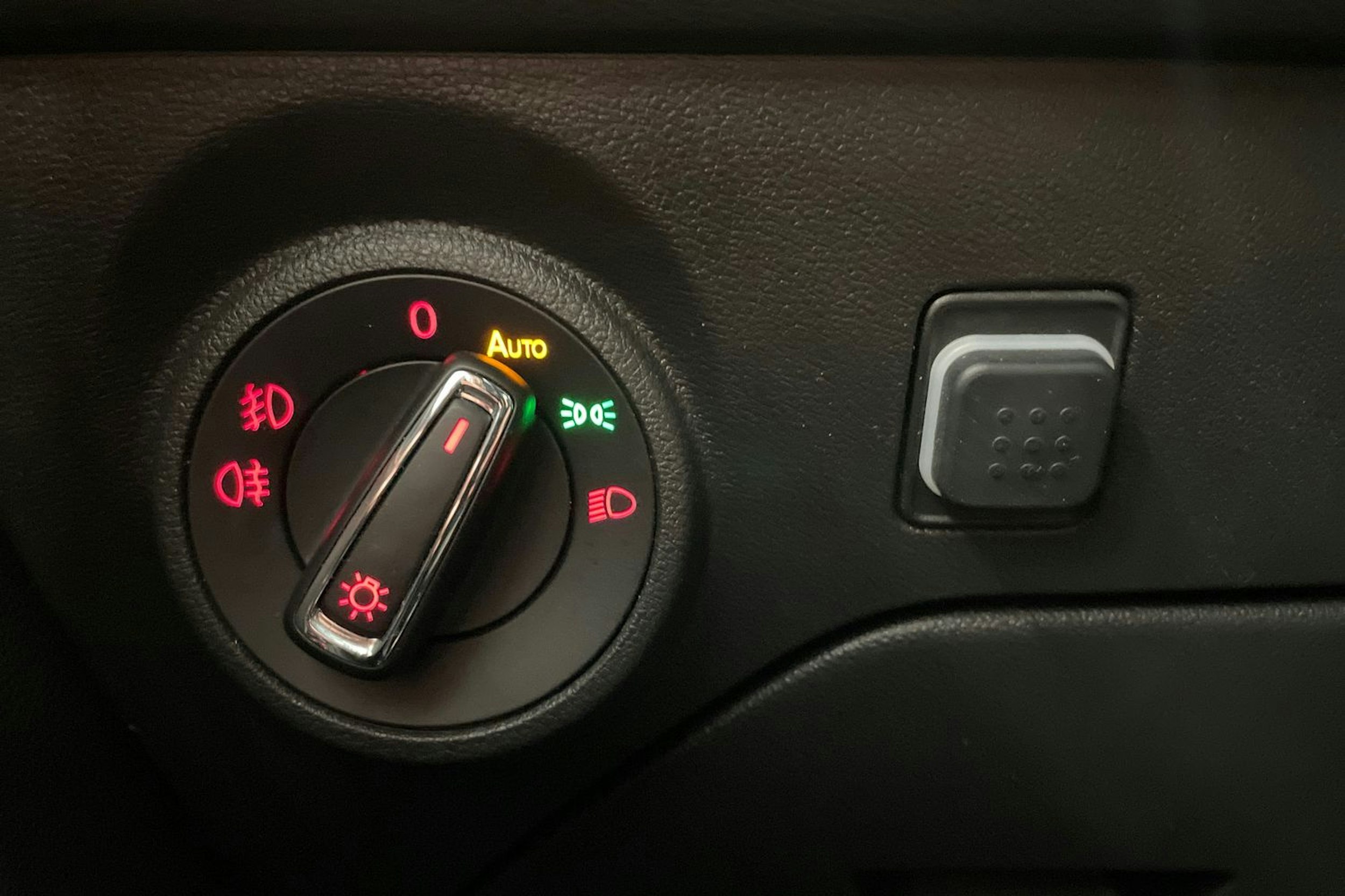 valkoinen SEAT Leon ST 2018 kuva 22.