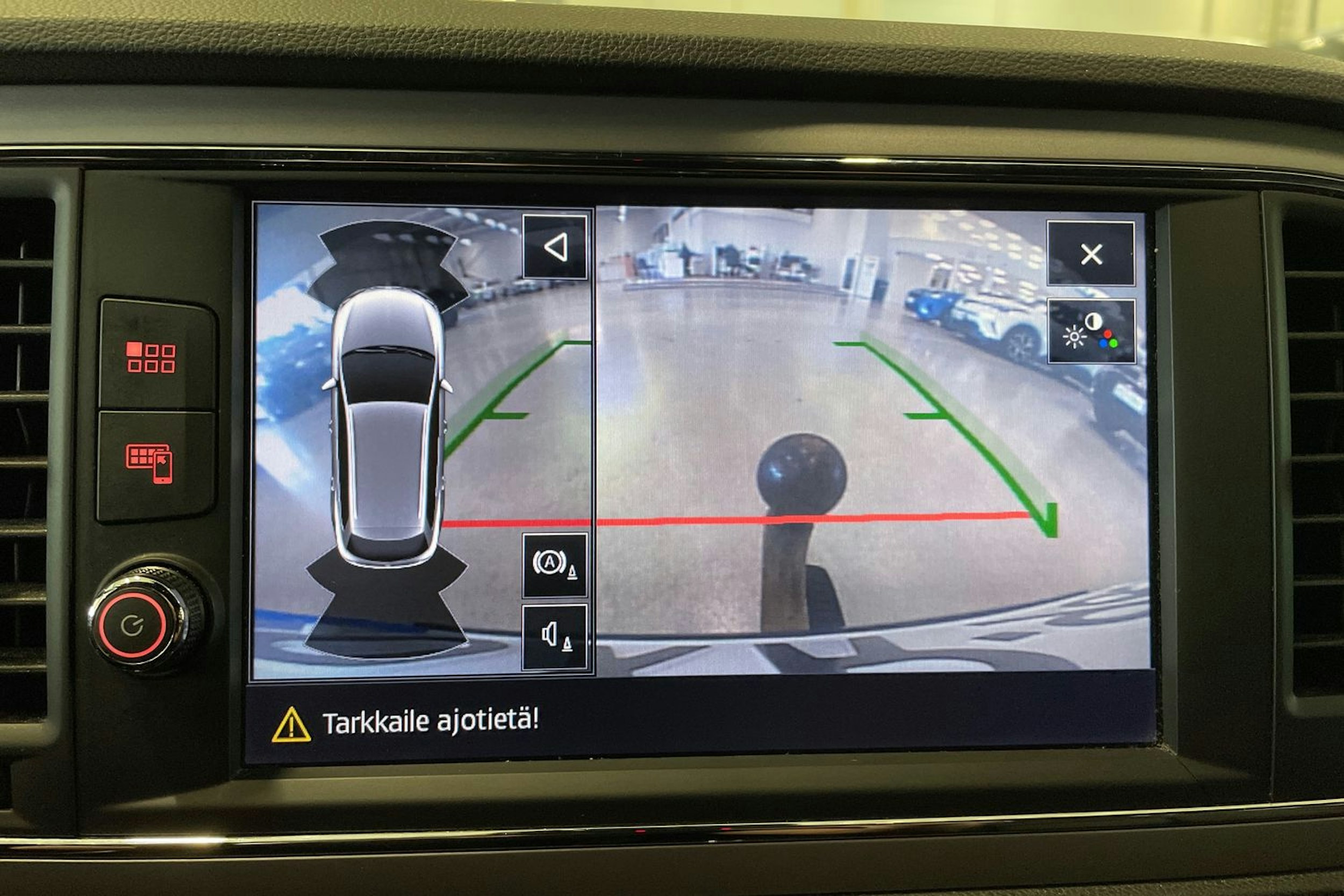 valkoinen SEAT Leon ST 2018 kuva 23.