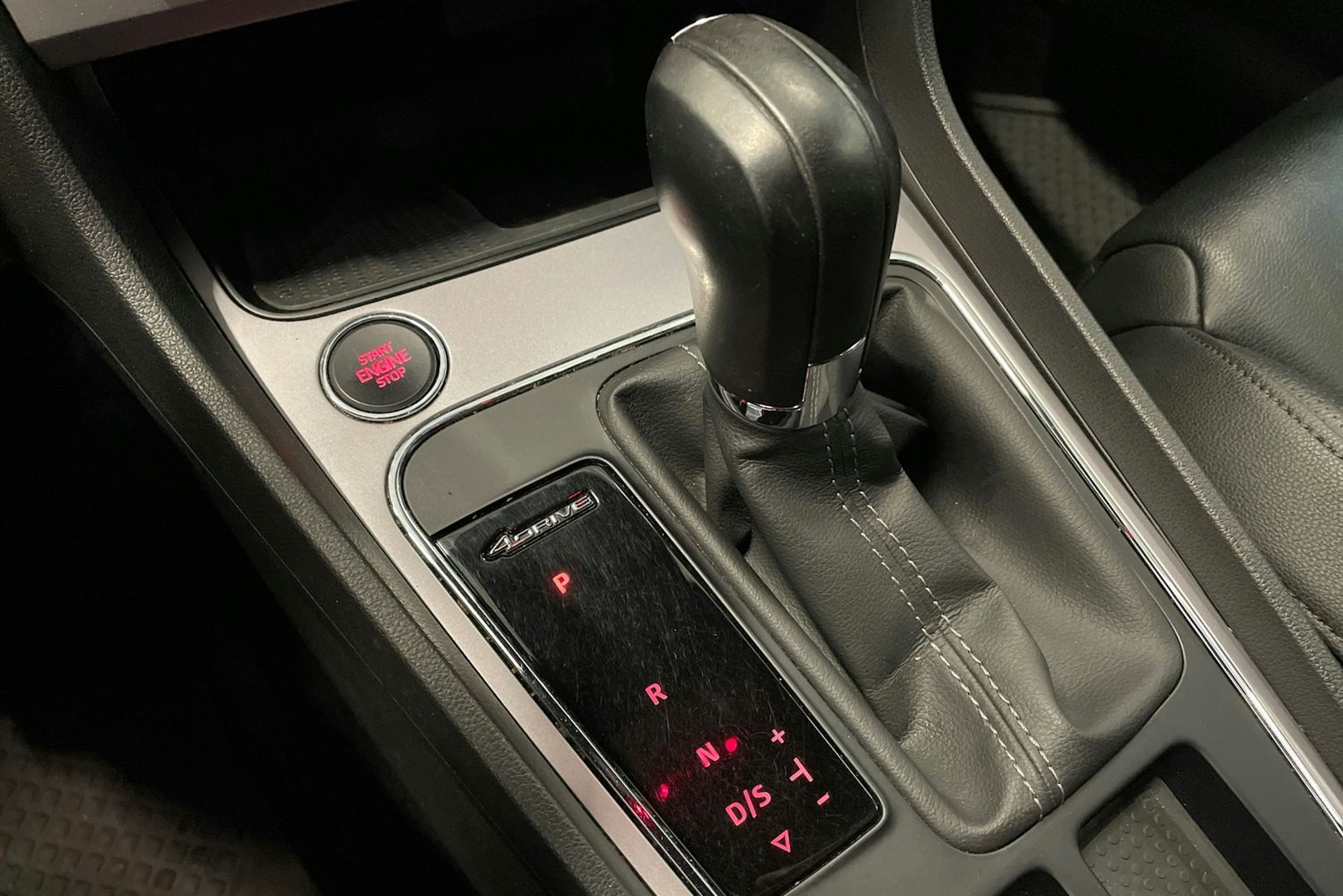 valkoinen SEAT Leon ST 2018 kuva 36.