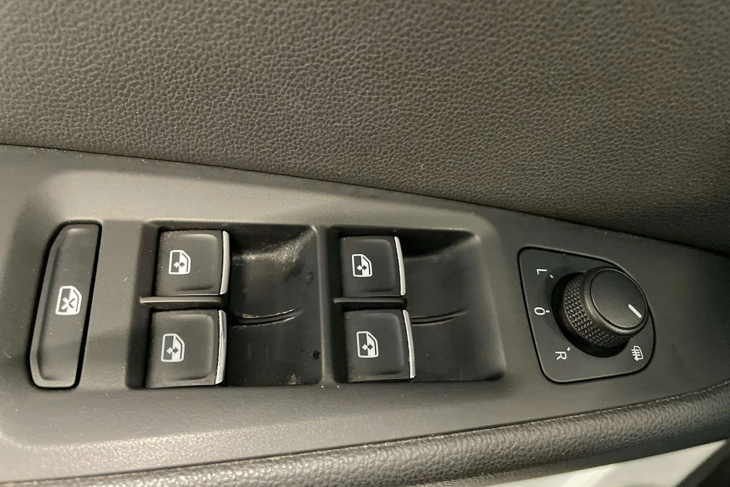 valkoinen SEAT Leon ST 2018 kuva 39.