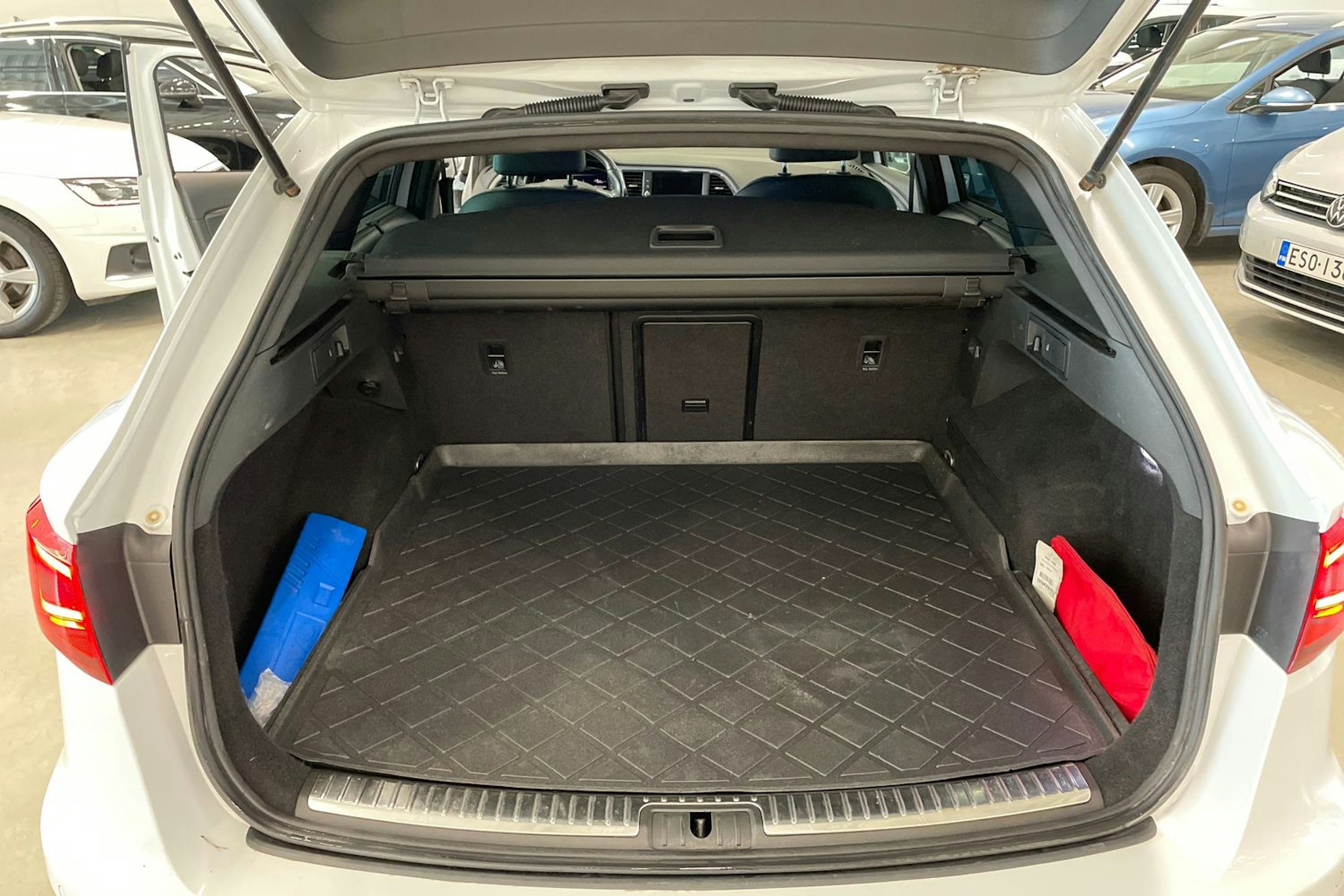 valkoinen SEAT Leon ST 2018 kuva 41.