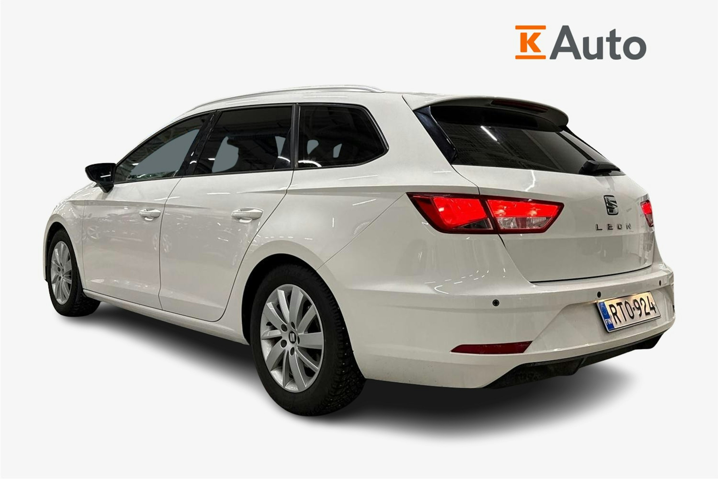 valkoinen SEAT Leon ST 2018 kuva 2.
