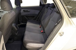 valkoinen SEAT Leon ST 2018 kuva 8.