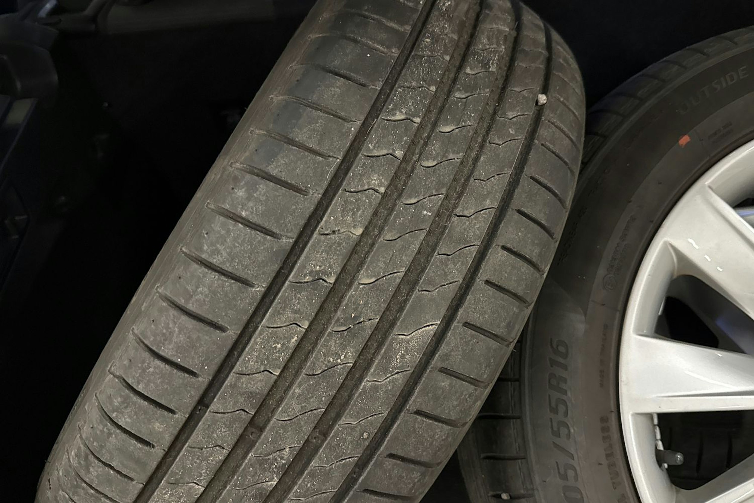 valkoinen SEAT Leon ST 2018 kuva 12.