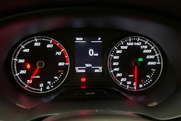 valkoinen SEAT Leon ST 2018 kuva 13.