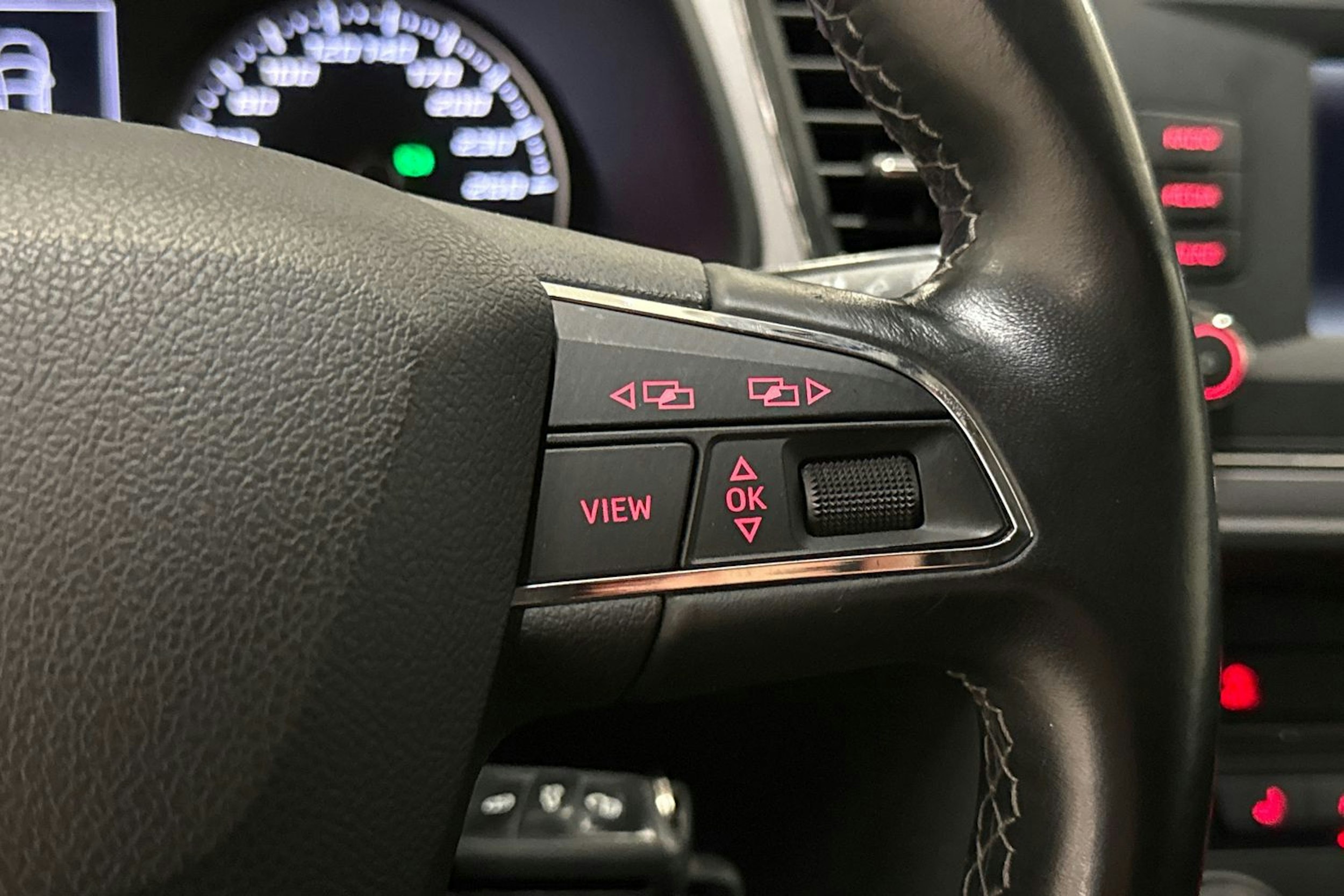 valkoinen SEAT Leon ST 2018 kuva 16.