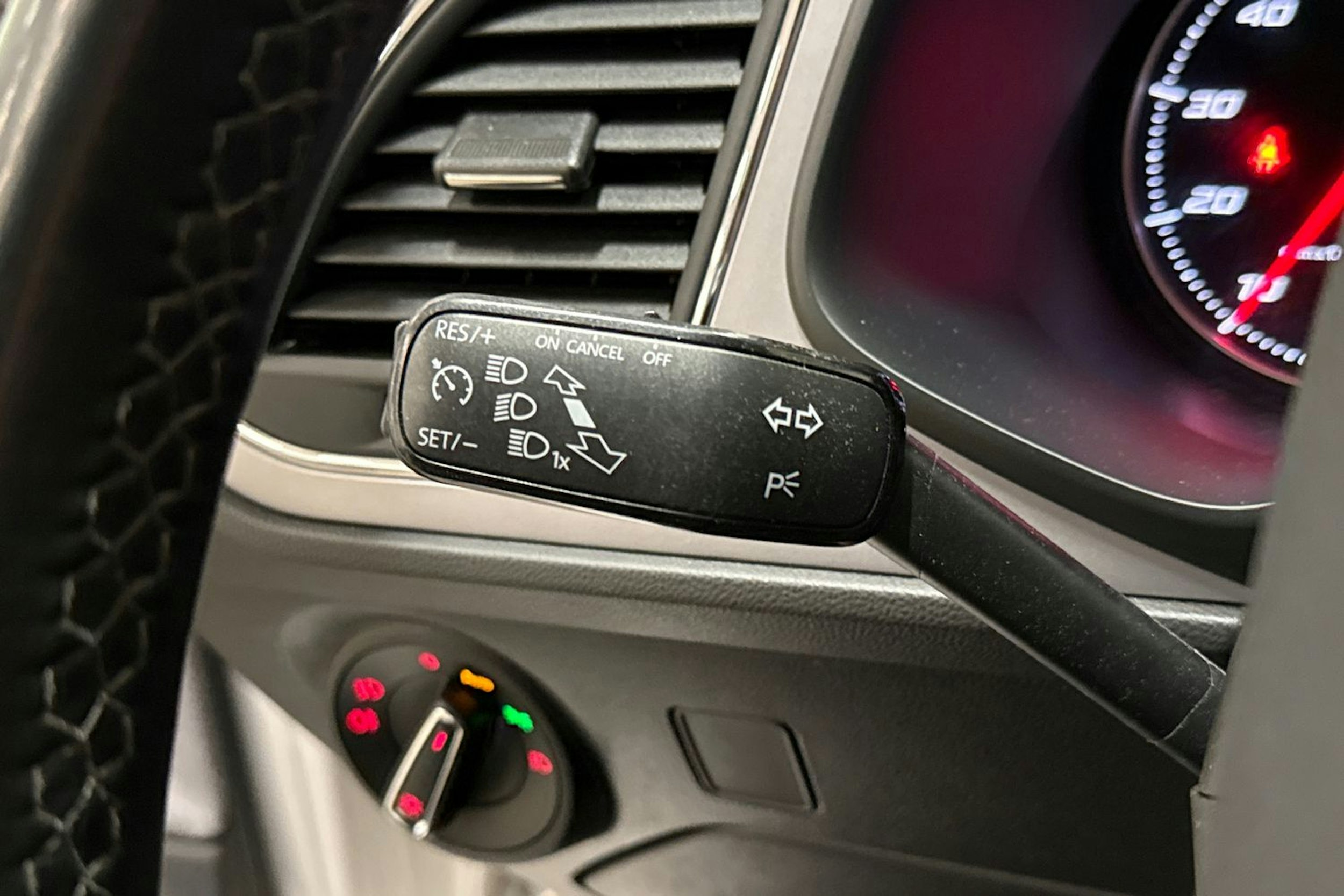 valkoinen SEAT Leon ST 2018 kuva 17.