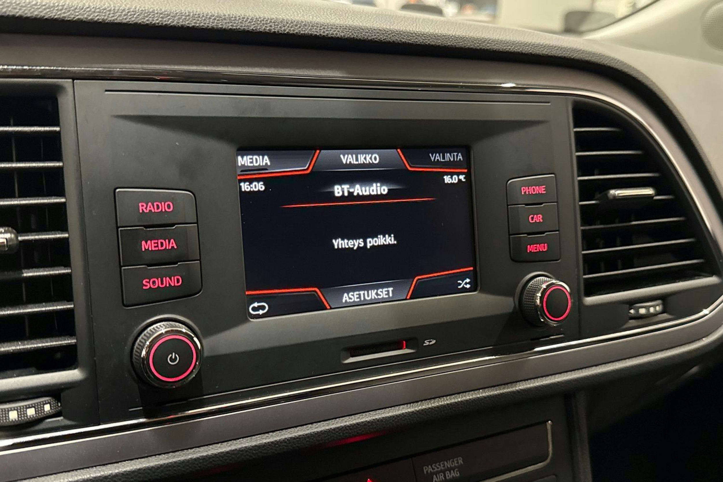 valkoinen SEAT Leon ST 2018 kuva 20.