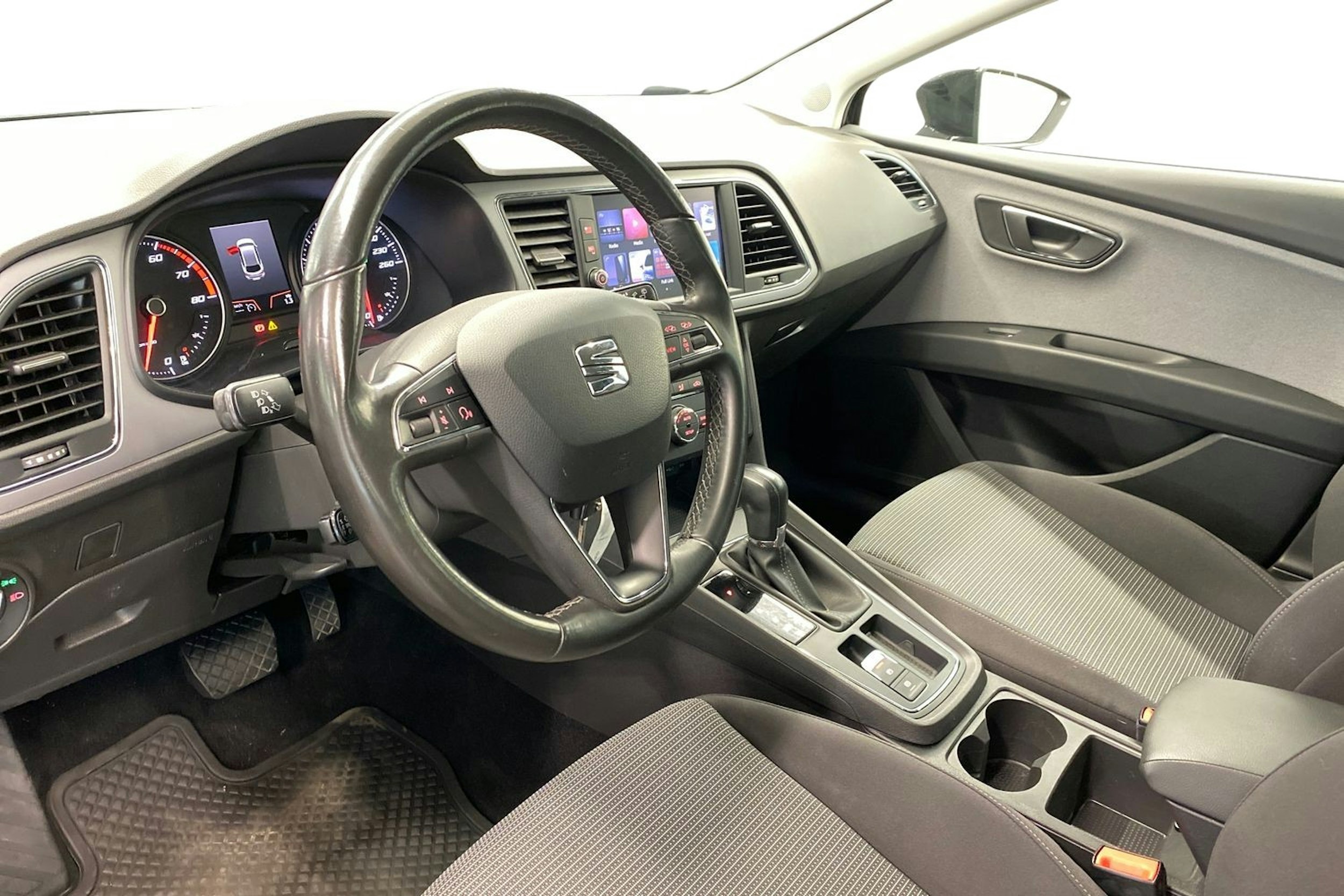 Musta SEAT LEON ST 2018 kuva 7.
