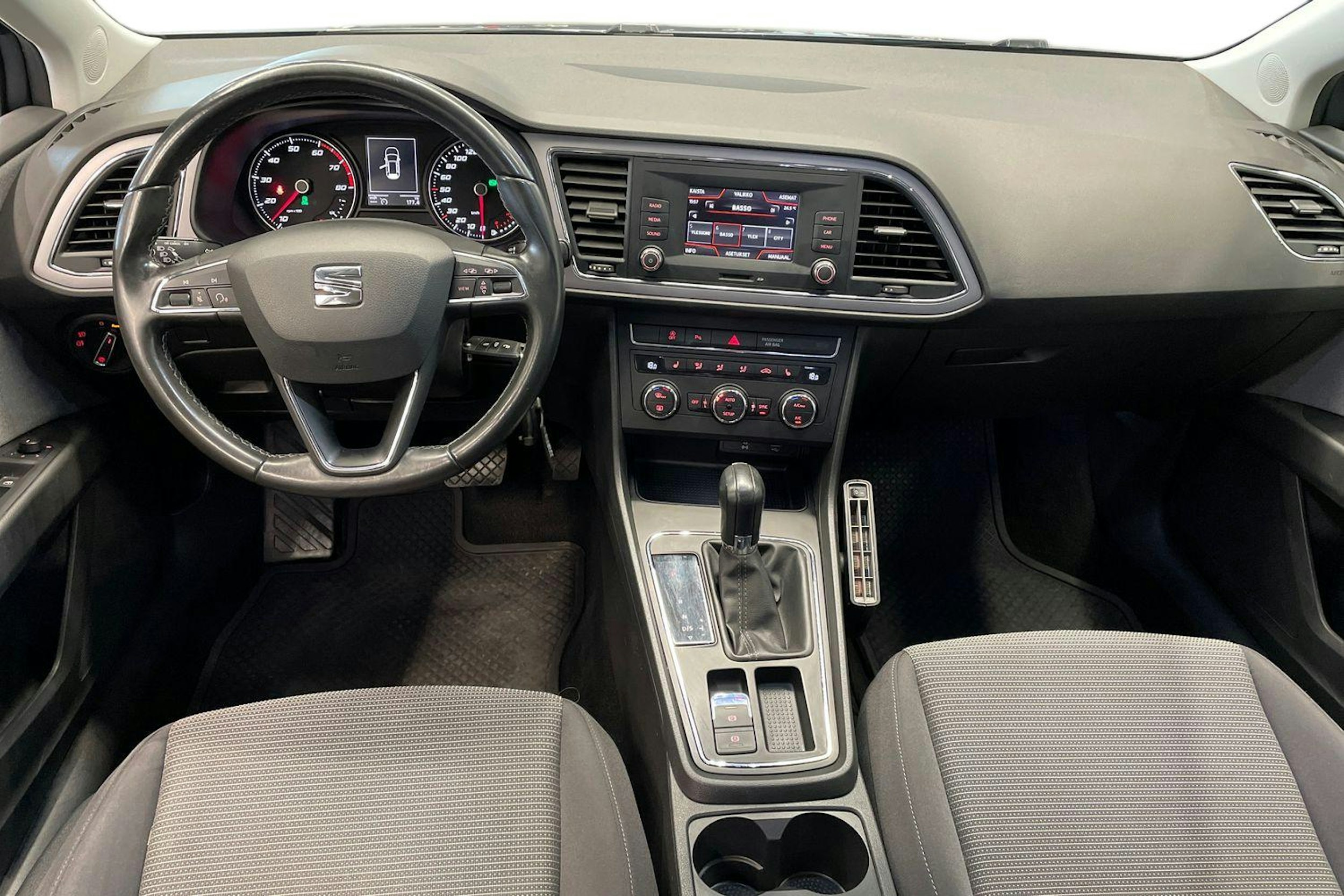 harmaa SEAT Leon ST 2019 kuva 9.
