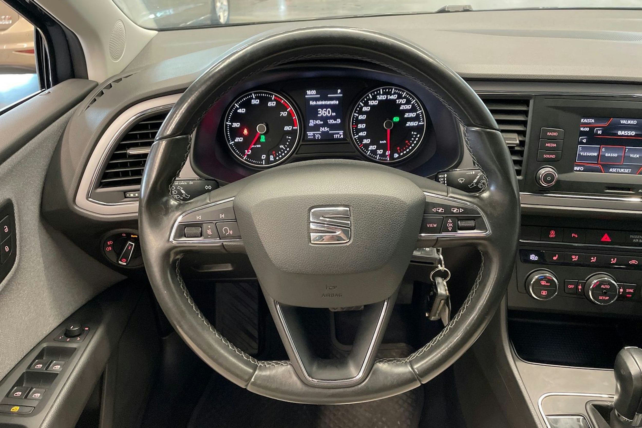 harmaa SEAT Leon ST 2019 kuva 18.