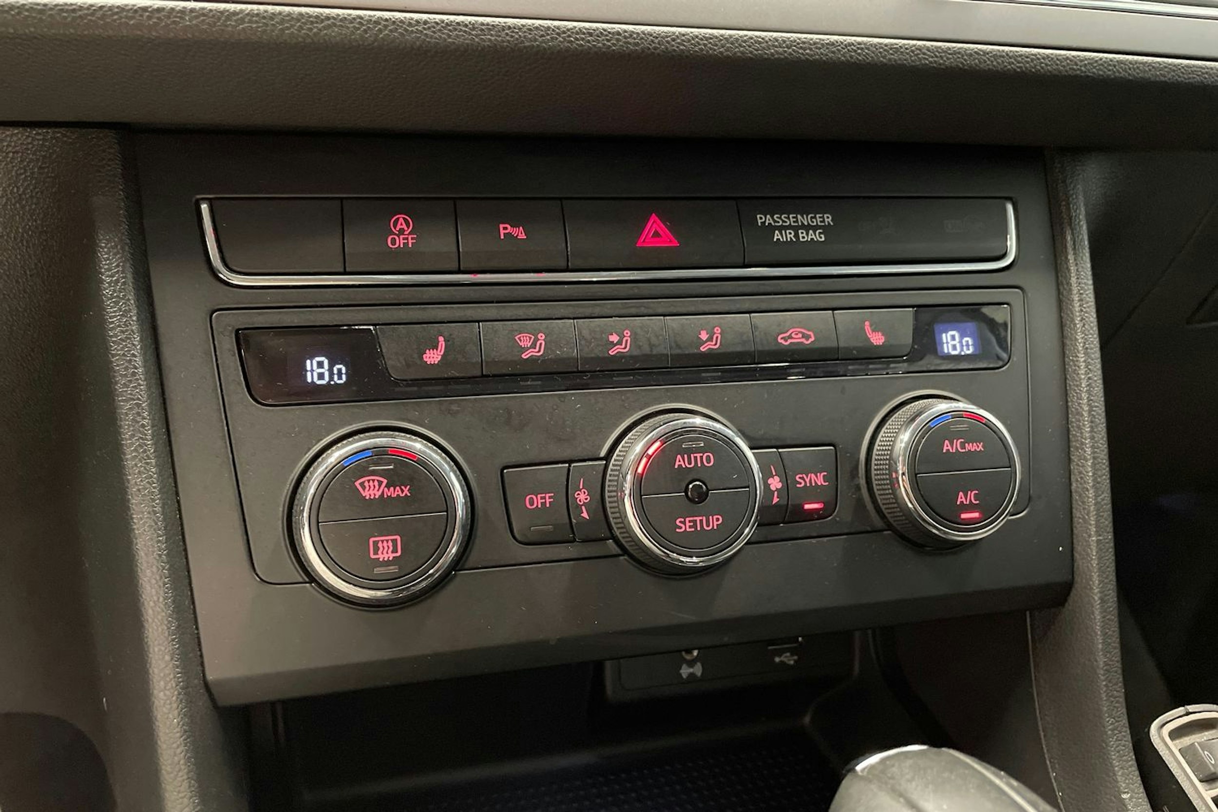 harmaa SEAT Leon ST 2019 kuva 26.
