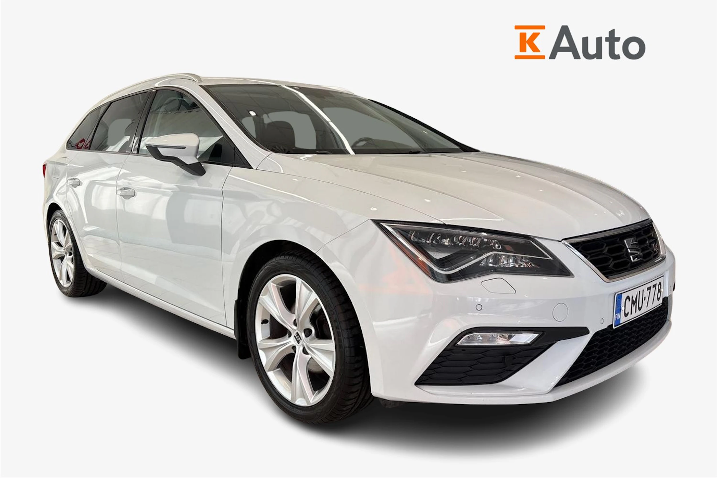 valkoinen SEAT Leon ST 2019 kuva 1.