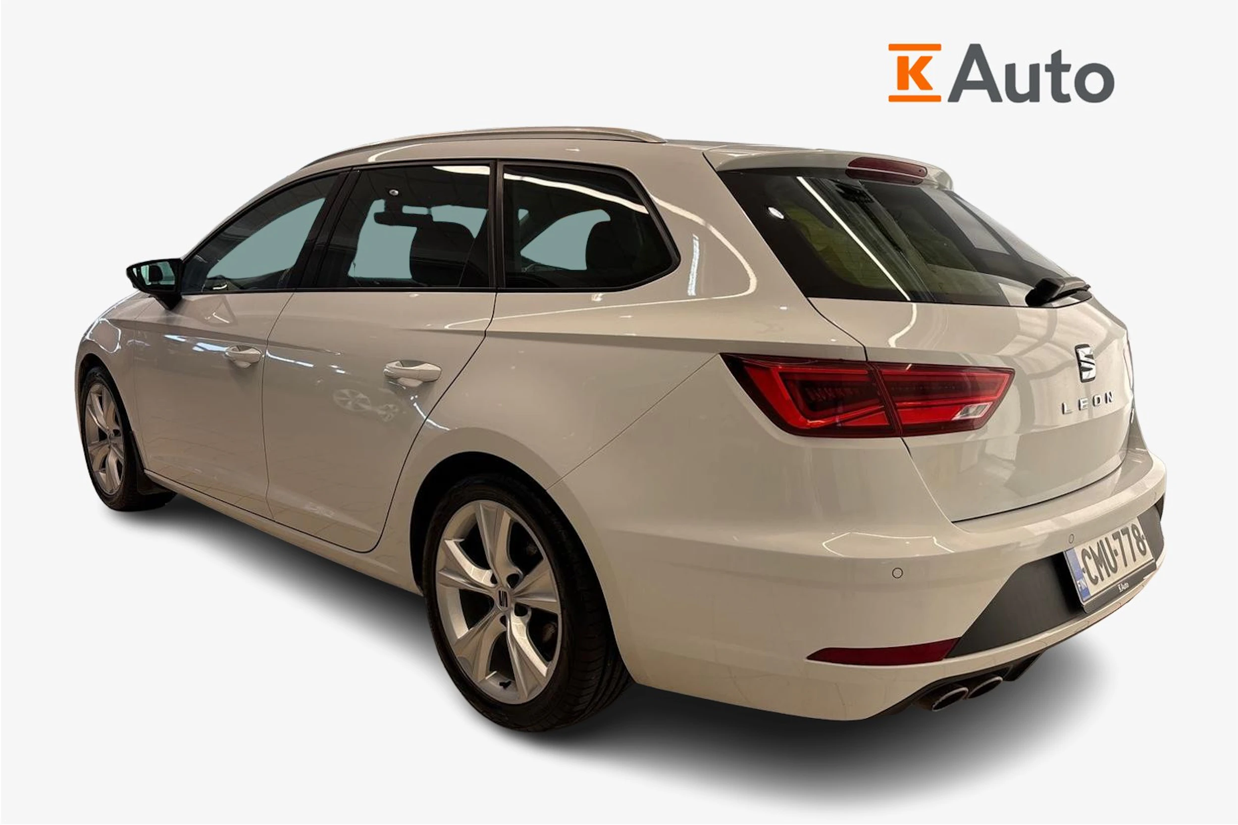 valkoinen SEAT Leon ST 2019 kuva 2.