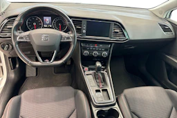 valkoinen SEAT Leon ST 2019 kuva 7.