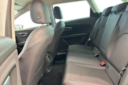 valkoinen SEAT Leon ST 2019 kuva 8.