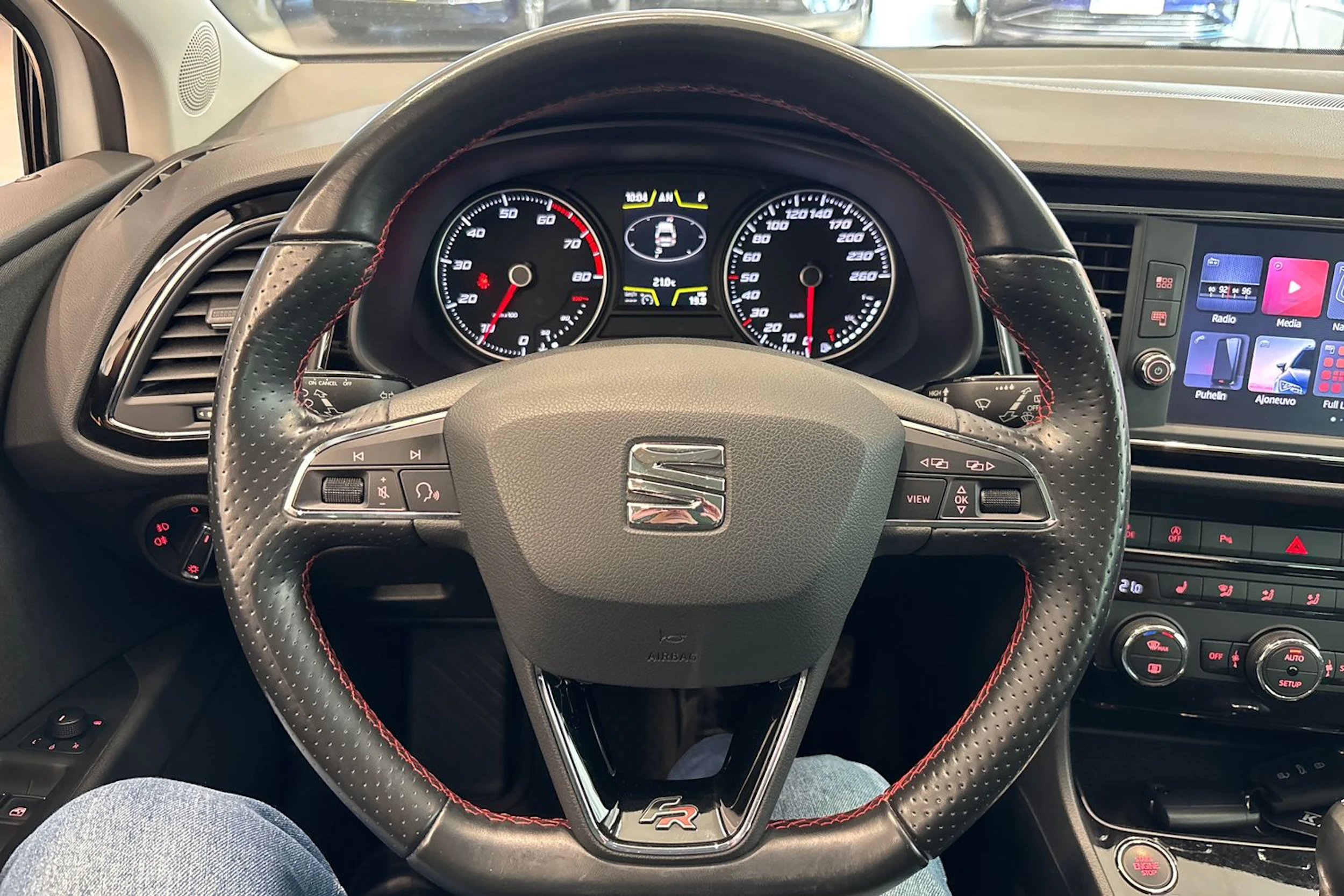 valkoinen SEAT Leon ST 2019 kuva 12.