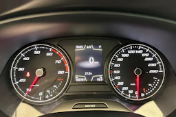 valkoinen SEAT Leon ST 2019 kuva 16.