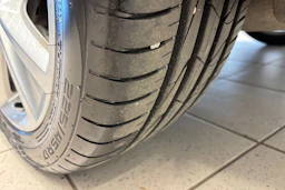valkoinen SEAT Leon ST 2019 kuva 24.