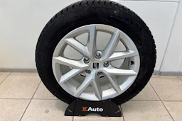 valkoinen SEAT Leon ST 2019 kuva 25.
