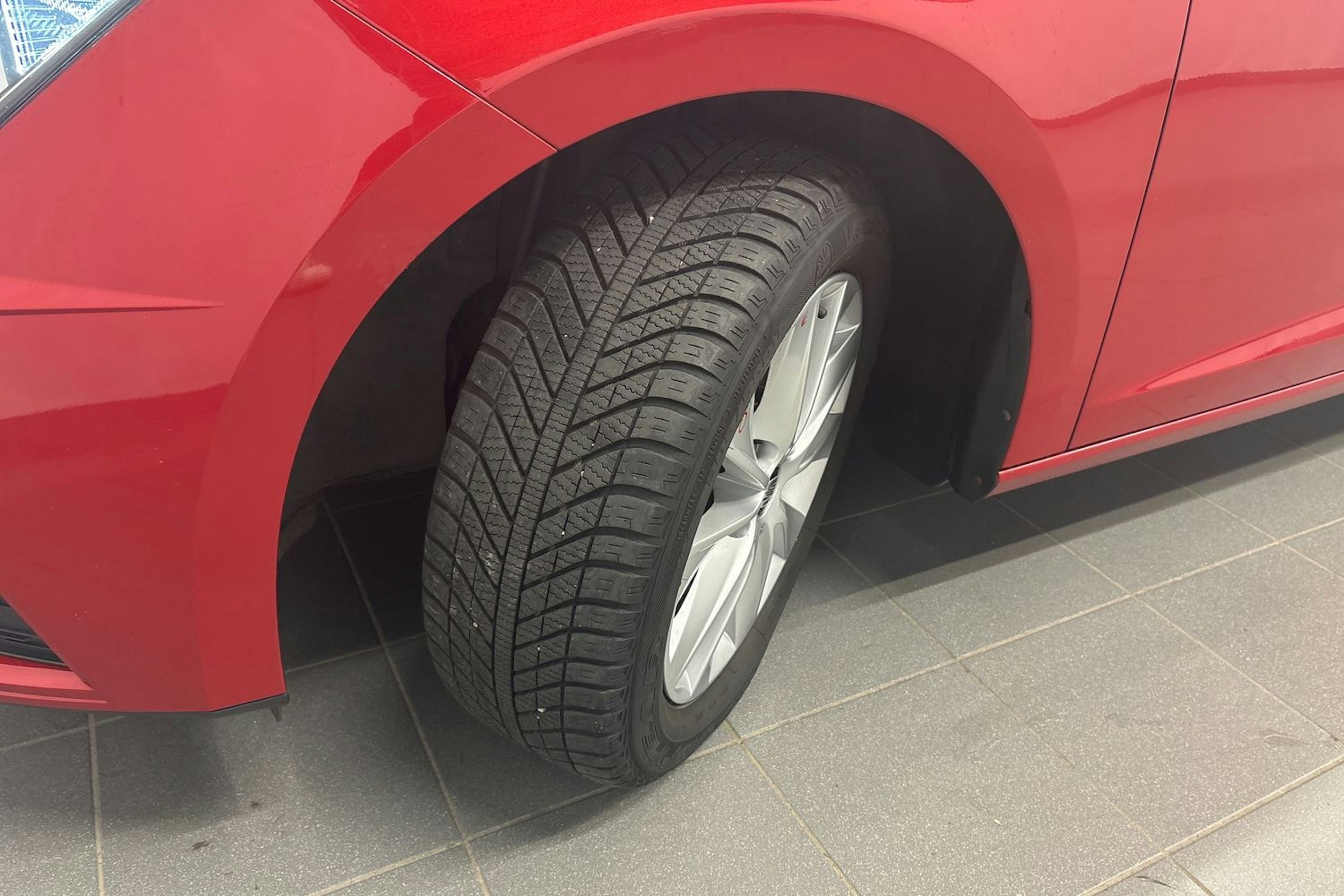 punainen SEAT Leon ST 2019 kuva 13.