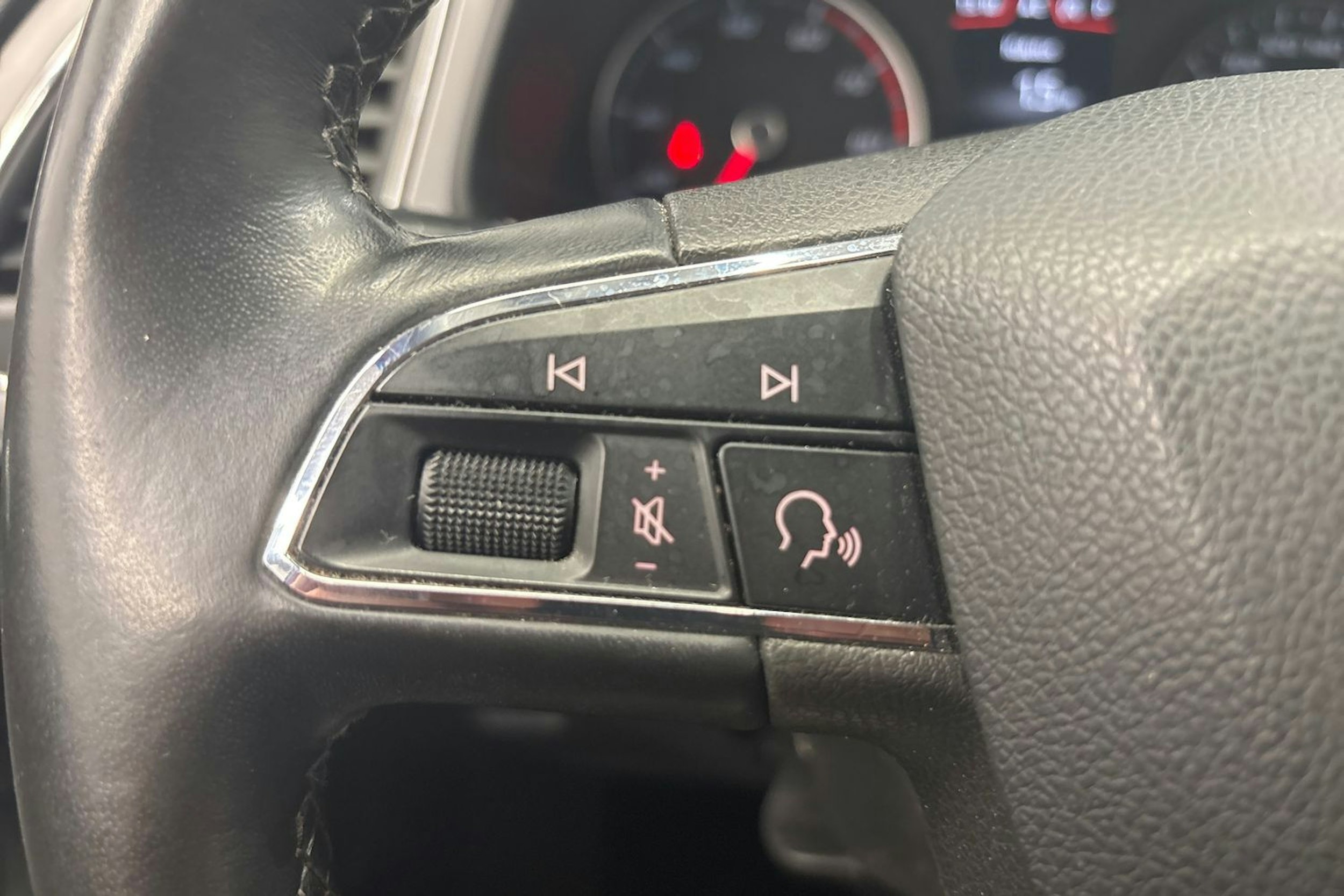 punainen SEAT Leon ST 2019 kuva 17.
