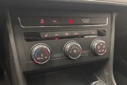 punainen SEAT Leon ST 2019 kuva 21.