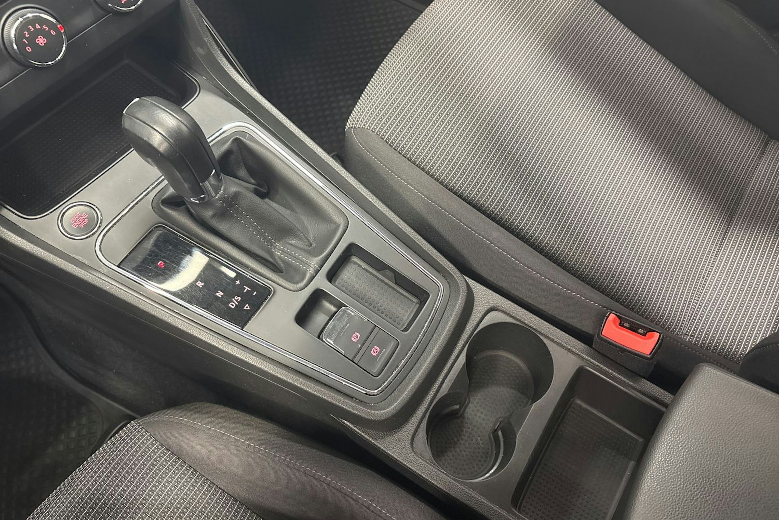 punainen SEAT Leon ST 2019 kuva 22.