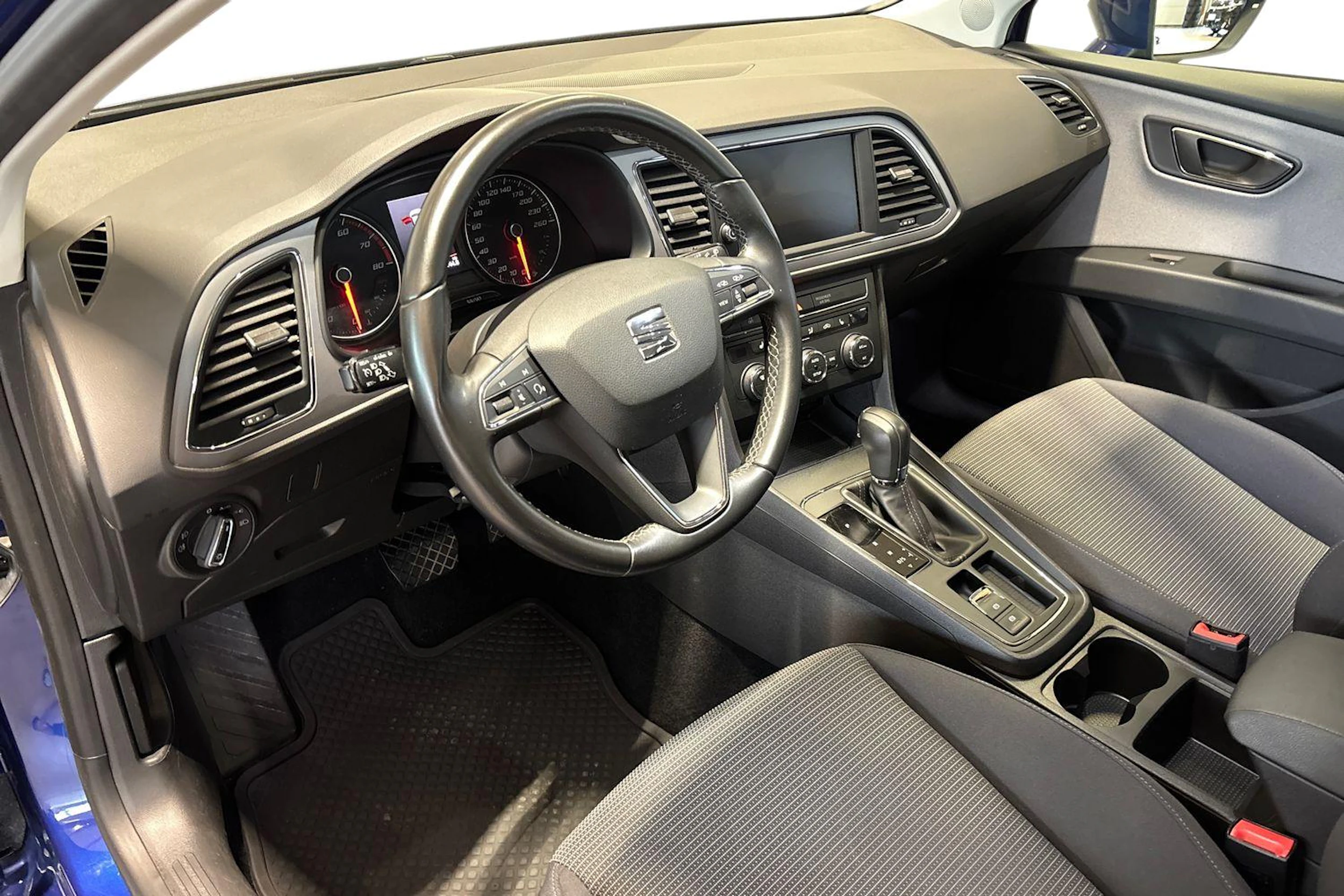 Sininen SEAT LEON ST 2019 kuva 6.