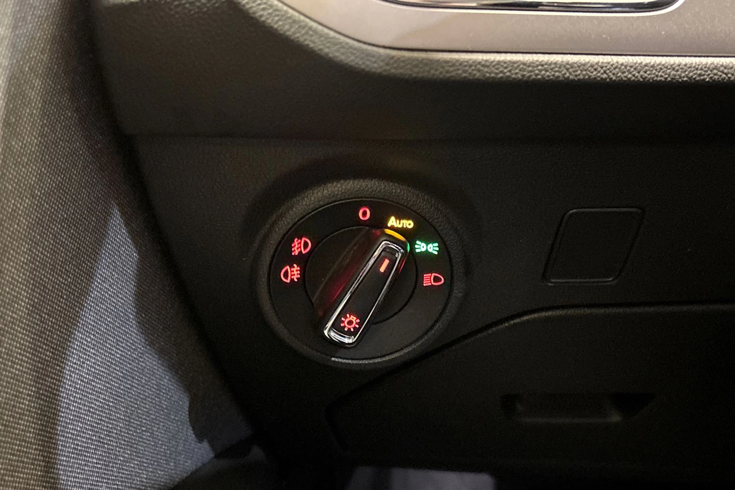 Sininen SEAT LEON ST 2019 kuva 13.