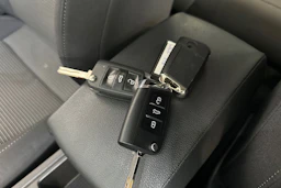 valkoinen SEAT Leon ST 2019 kuva 30.