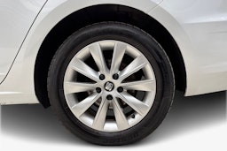 valkoinen SEAT Leon ST 2020 kuva 11.