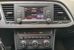 valkoinen SEAT Leon ST 2020 kuva 19.