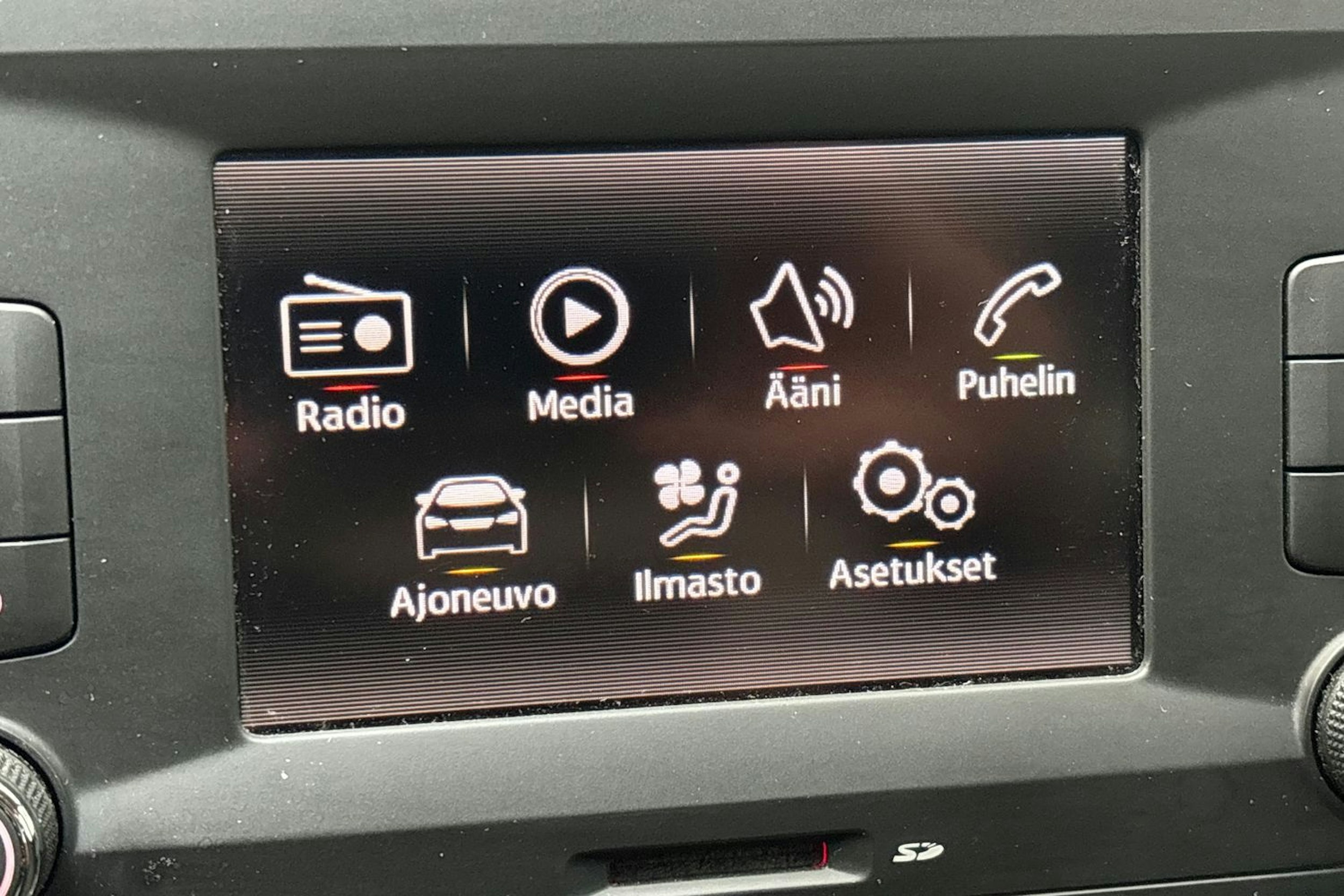 valkoinen SEAT Leon ST 2020 kuva 22.