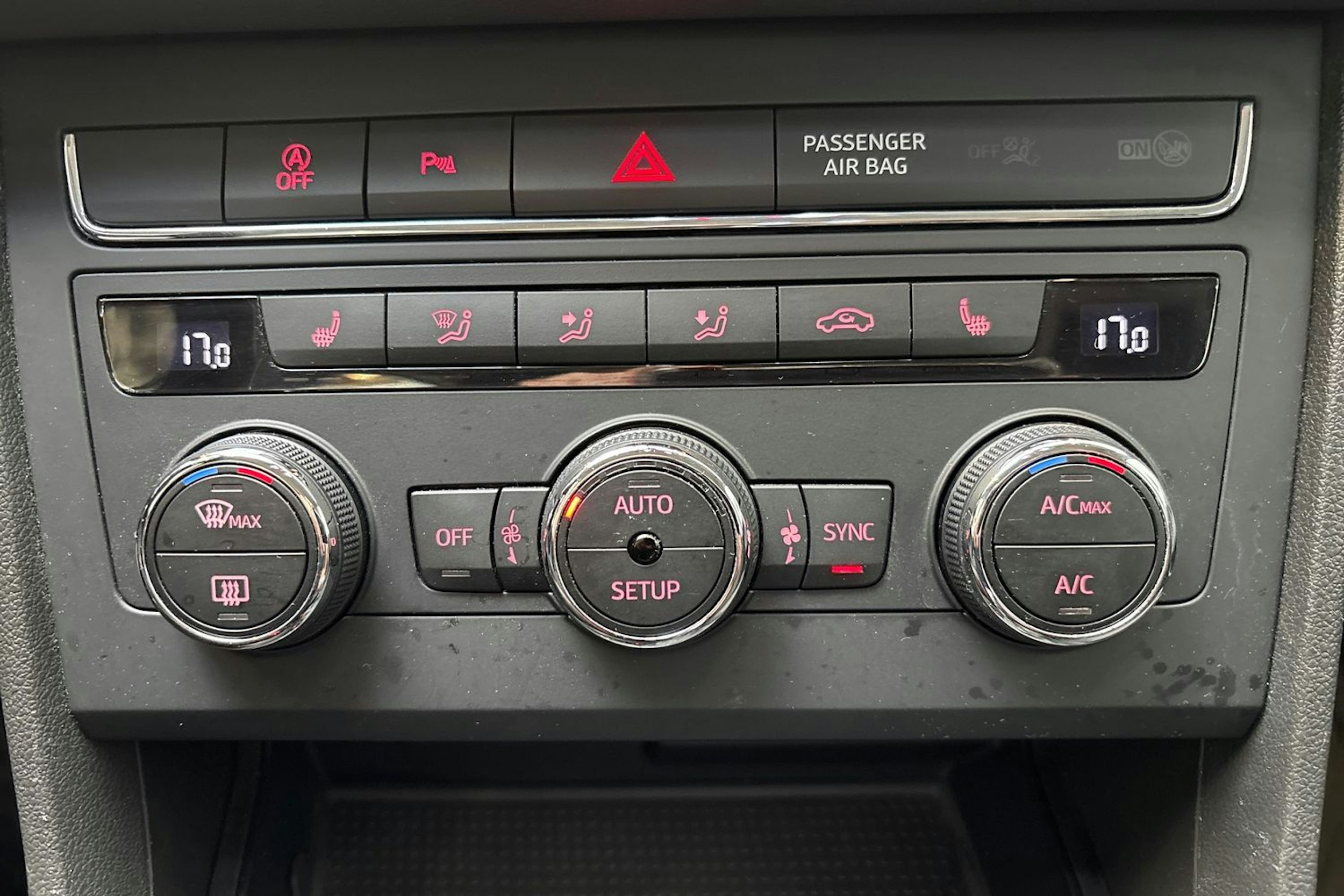 valkoinen SEAT Leon ST 2020 kuva 23.