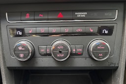 valkoinen SEAT Leon ST 2020 kuva 23.