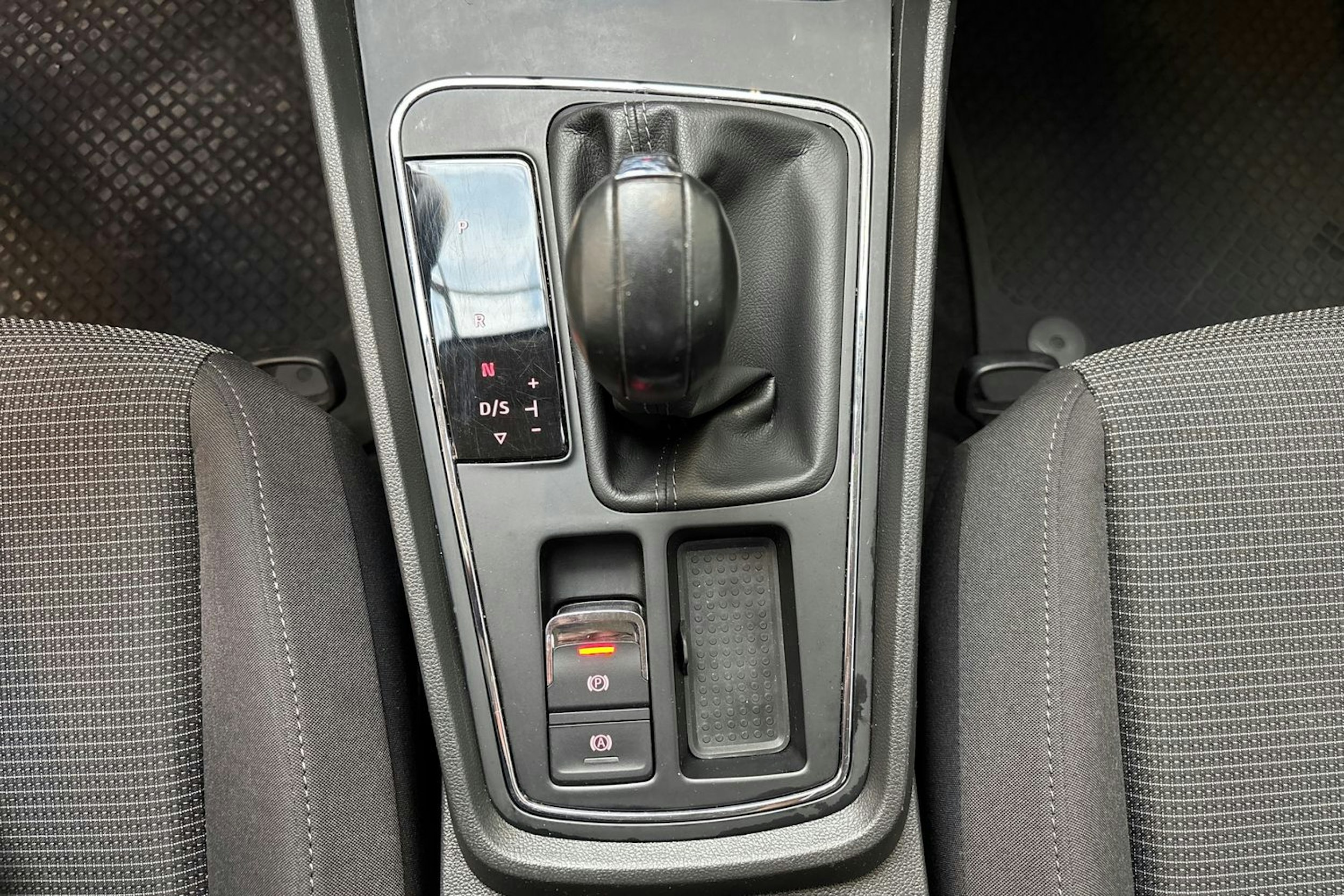 valkoinen SEAT Leon ST 2020 kuva 24.